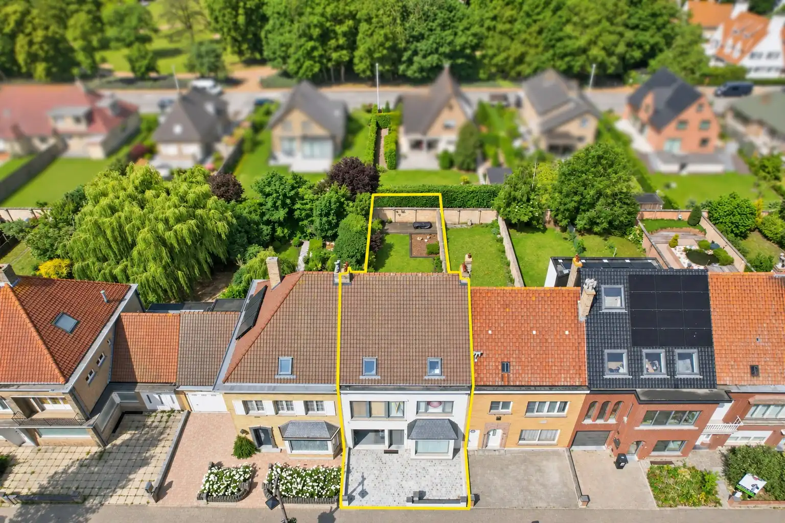 Prachtige instapklare in het hart van Nieuwpoort op 284 m² met garage en nieuwe oprit! foto 5
