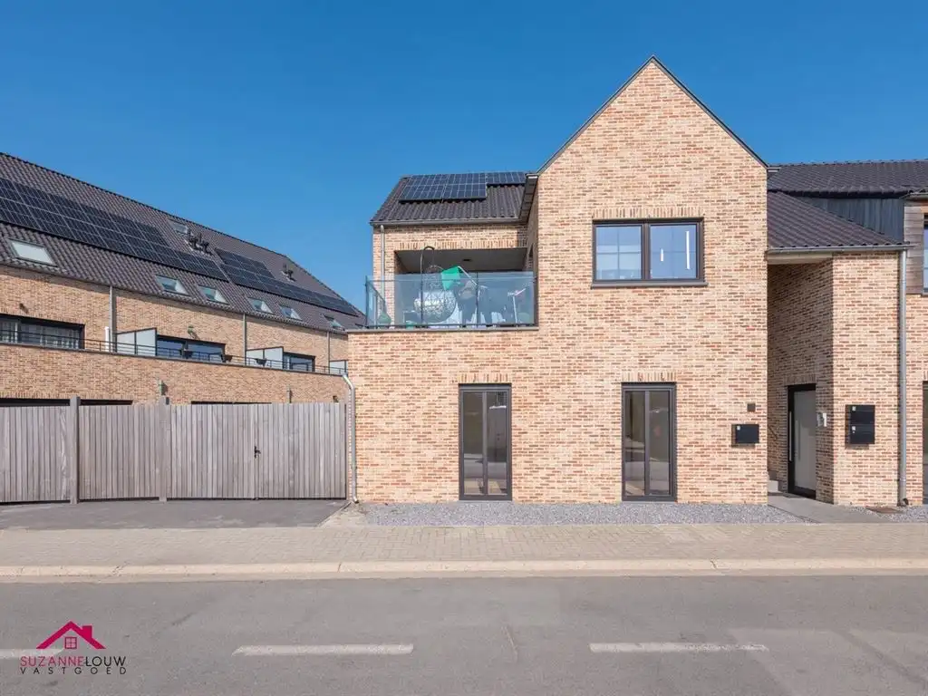 Gelijkvloers appartement met ruim terras foto 2