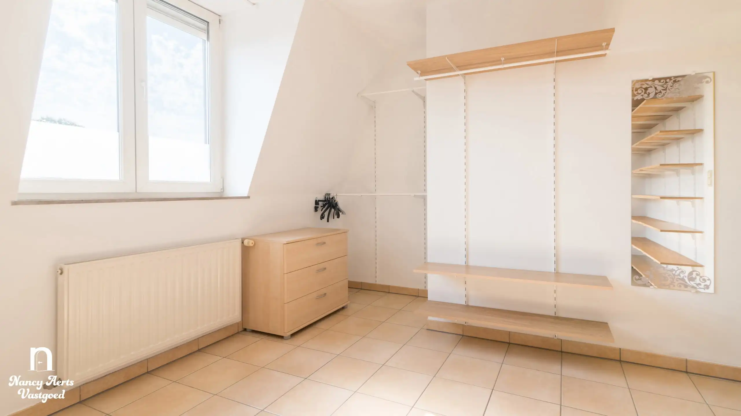 Ruim appartement met terras en kelderberging op toplocatie foto 9