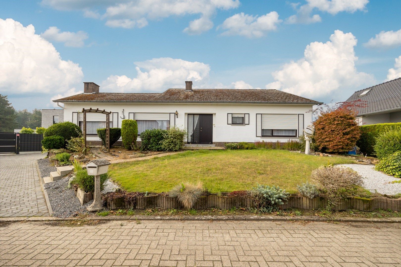 Laagbouw met drie slaapkamers en ruime garage foto 24