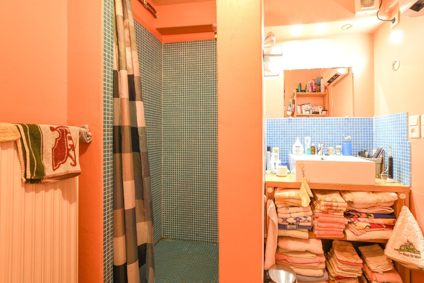 Instapklaar 3-slaapkamerappartement met koer & terras – vlak bij Grote Markt en jachthaven! foto 12