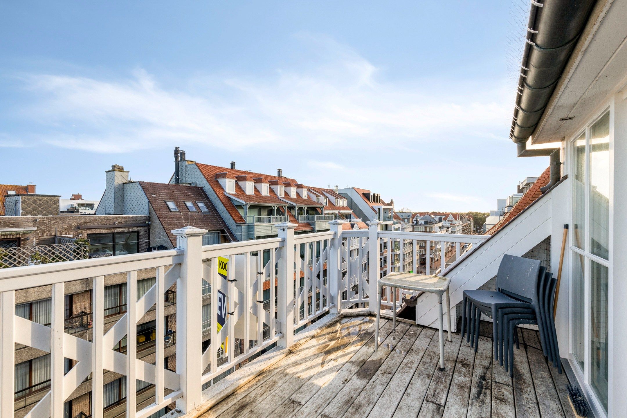 Instapklare duplex gelegen op slechts enkele passen ven het Van Bunnenplein en de zeedijk. foto 2