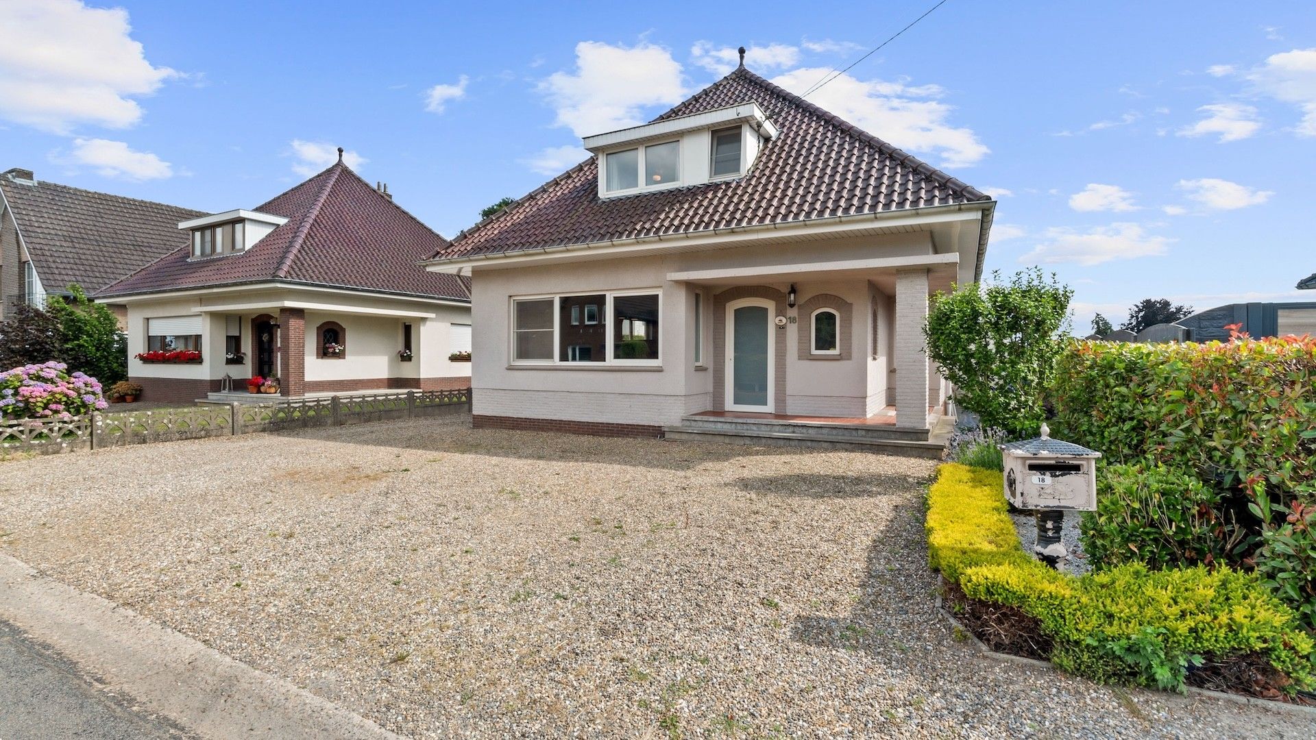 Deels te renoveren woning (O.B.) met 3 slaapkamers gelegen op een perceel van 5a 58ca foto 3
