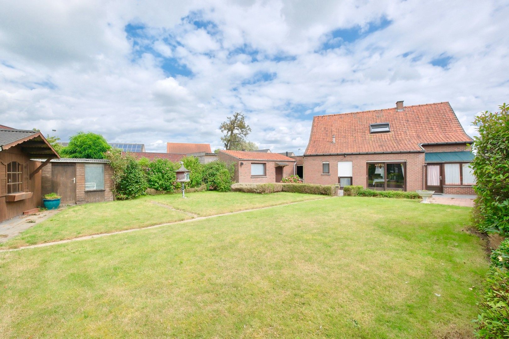 Instapklare alleenstaande woning op 769 m² met 3 SLPK's en garage! foto 17