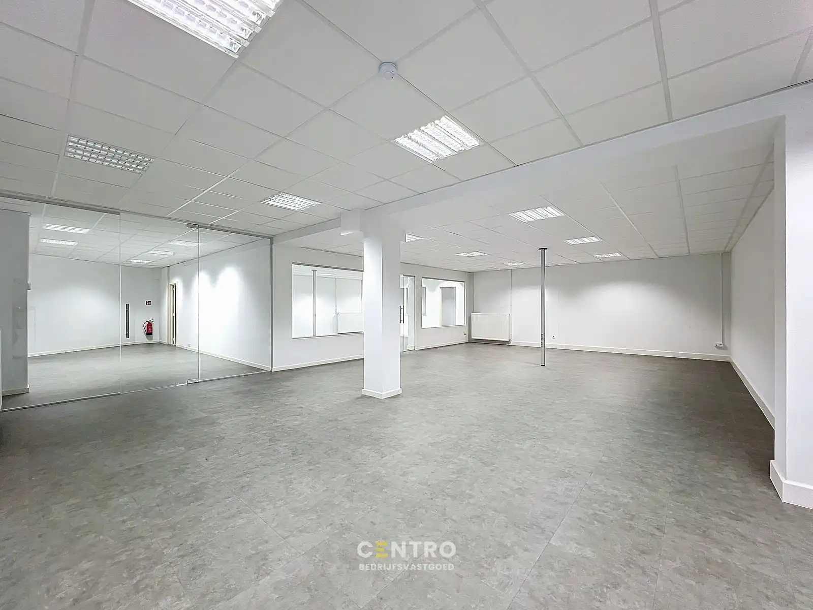 Unieke kantoor- en winkelruimten van ± 450m² te Roeselare - dicht bij de Grote Markt aan héél AANTREKKELIJKE prijs! foto 14