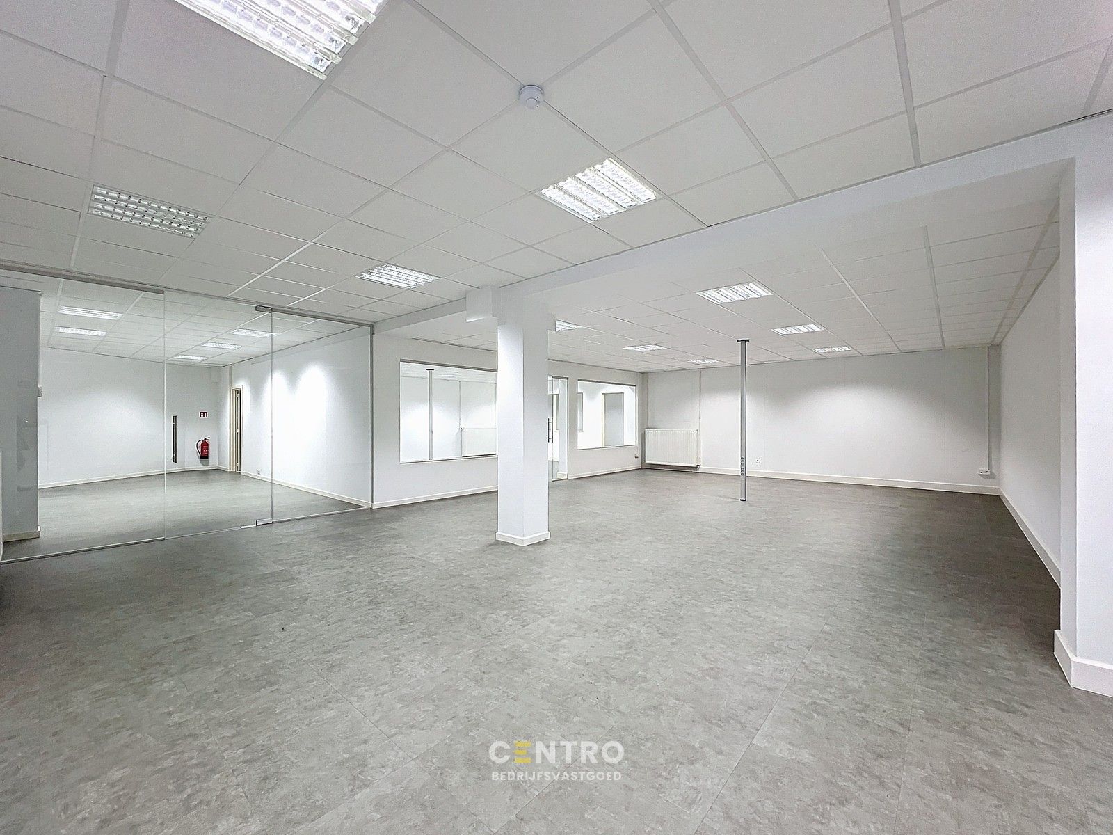 Unieke kantoor- en winkelruimten van ± 450m² te Roeselare - dicht bij de Grote Markt aan héél AANTREKKELIJKE prijs! foto 14