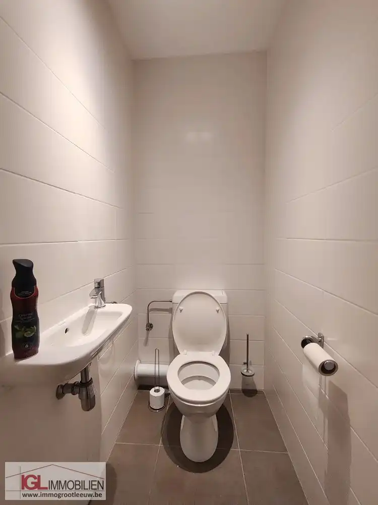 Modern appartement met 3 kamers foto 12