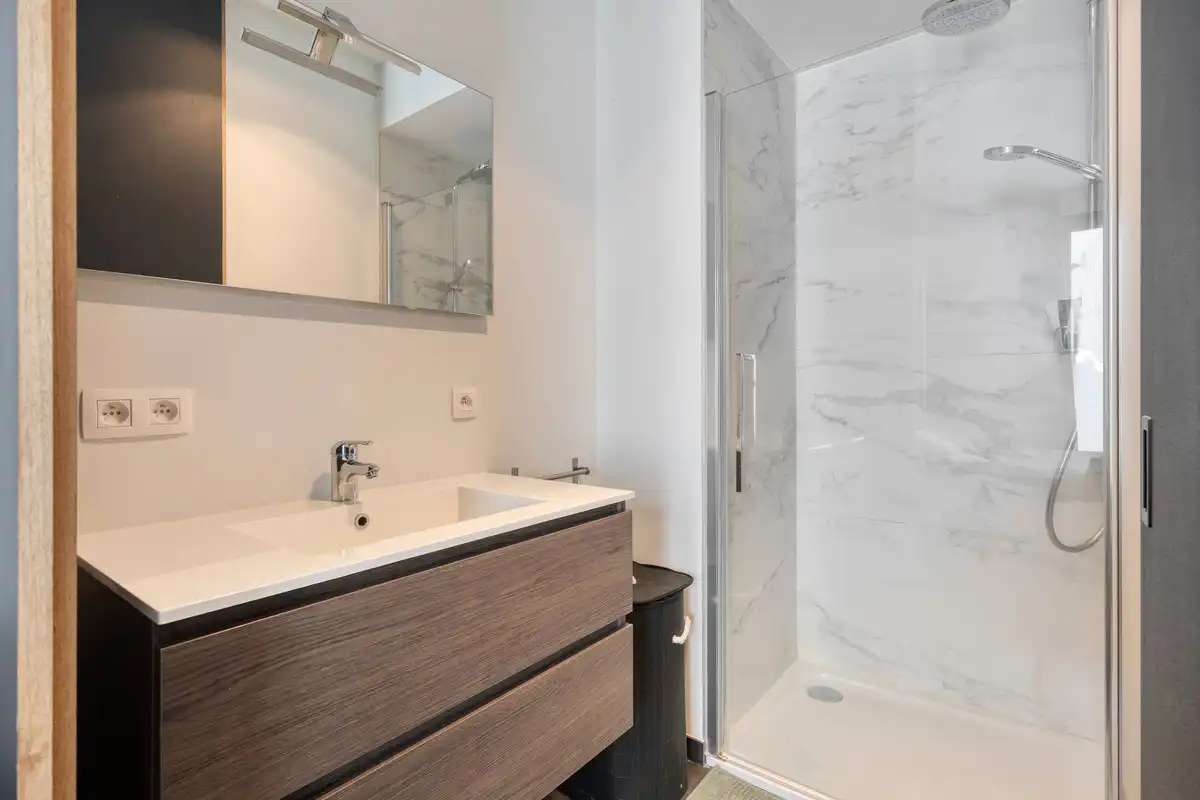 Stijlvolle cityflat met overdekt terras in hartje Hasselt – ideaal als starterswoning, pied-à-terre of investering foto 10