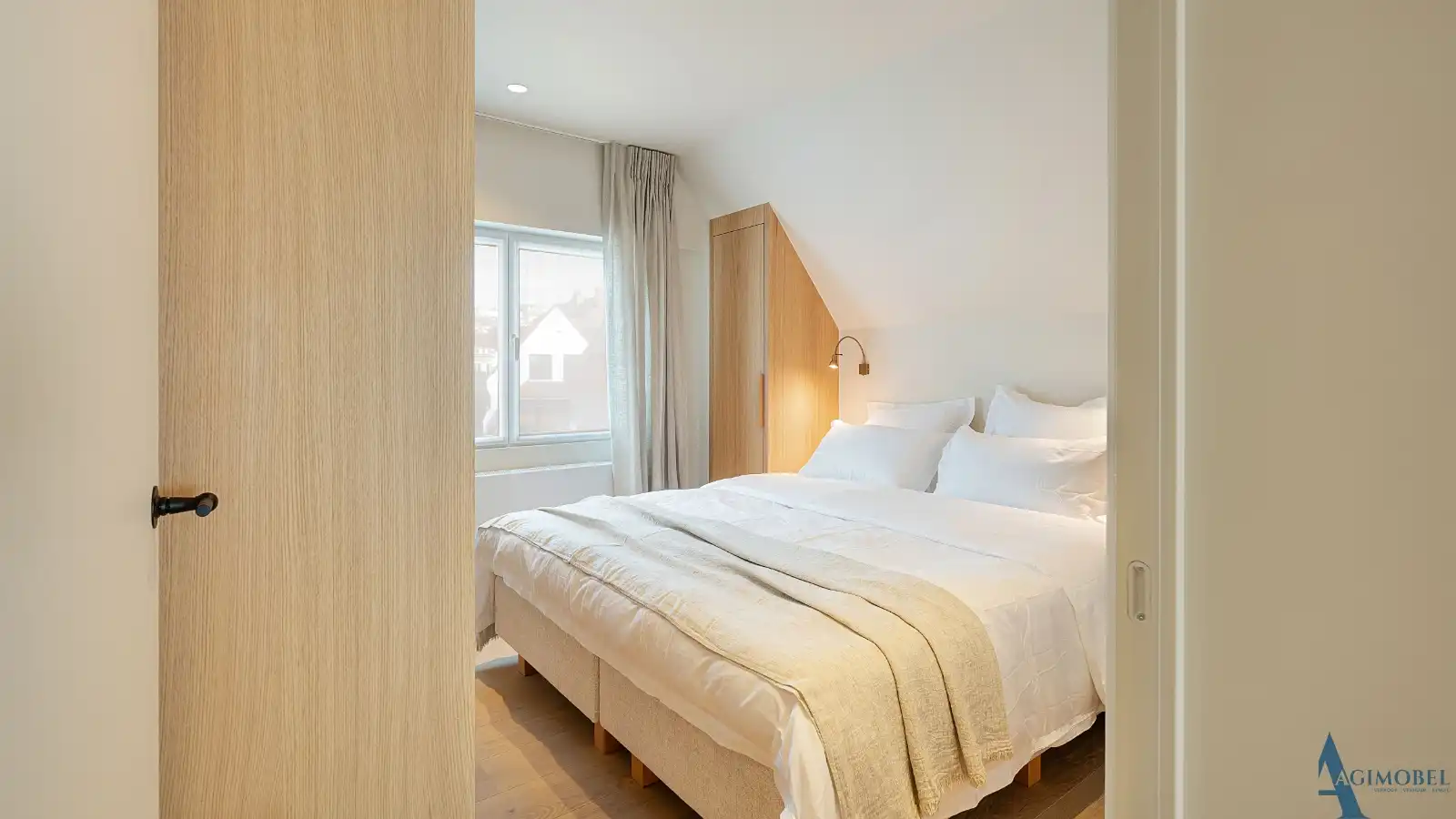 Schitterende luxe-koppelvilla met 5 slaapkamers in het rustige Duinbergen. foto 14