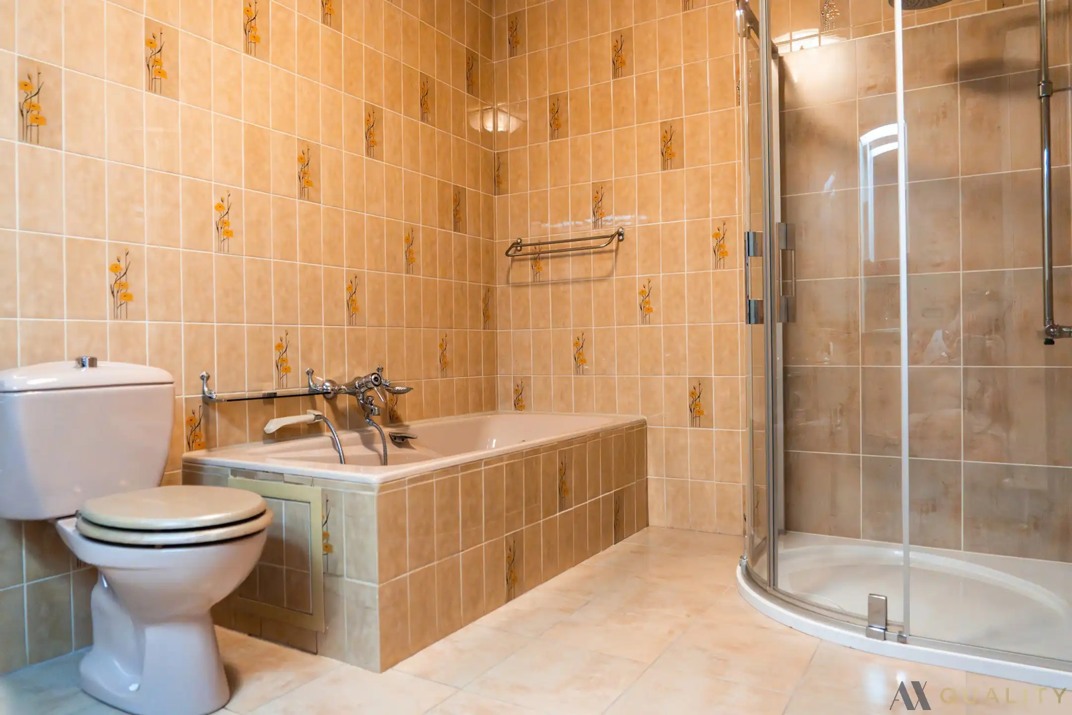 Ruime woning met 6 slaapkamers en 2 garages foto 10