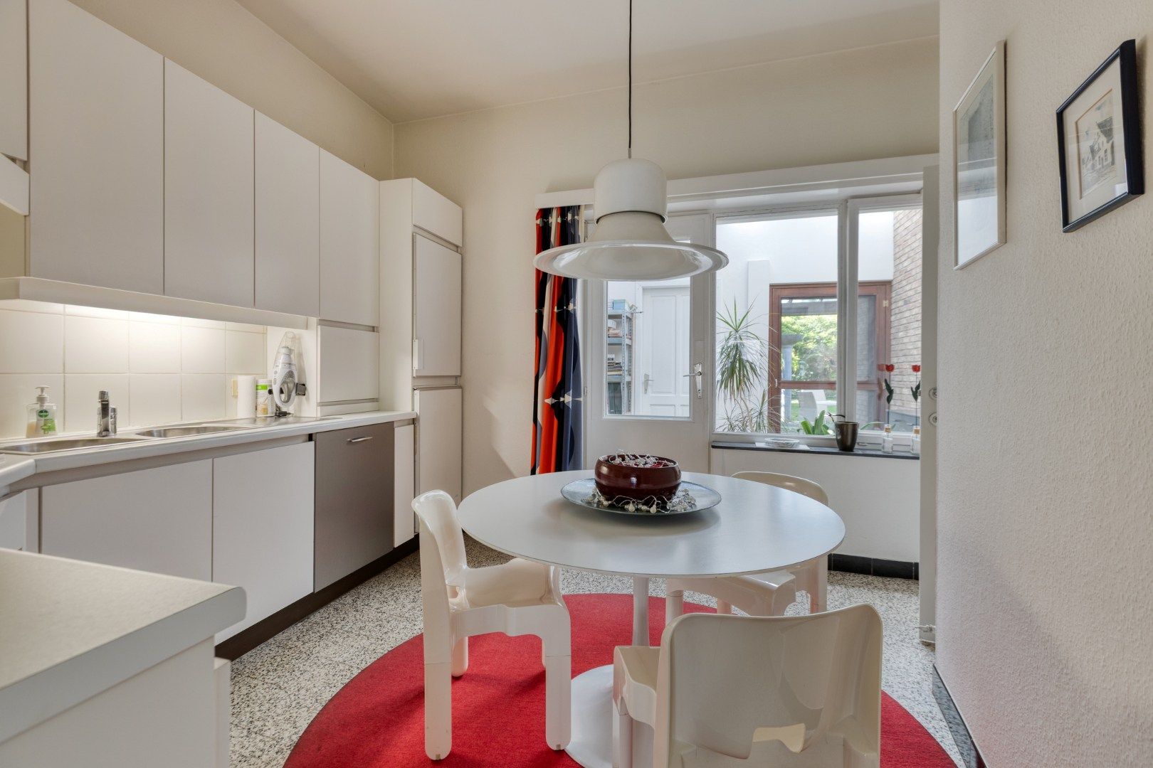 Ruim ingedeelde woning met oa 3 slpks op een gunstige locatie in het centrum foto 10