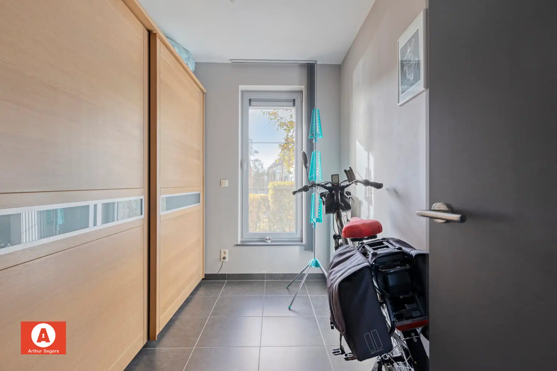 Recent Gelijkvloers appartement met tuin en parkeerplaats. foto 13