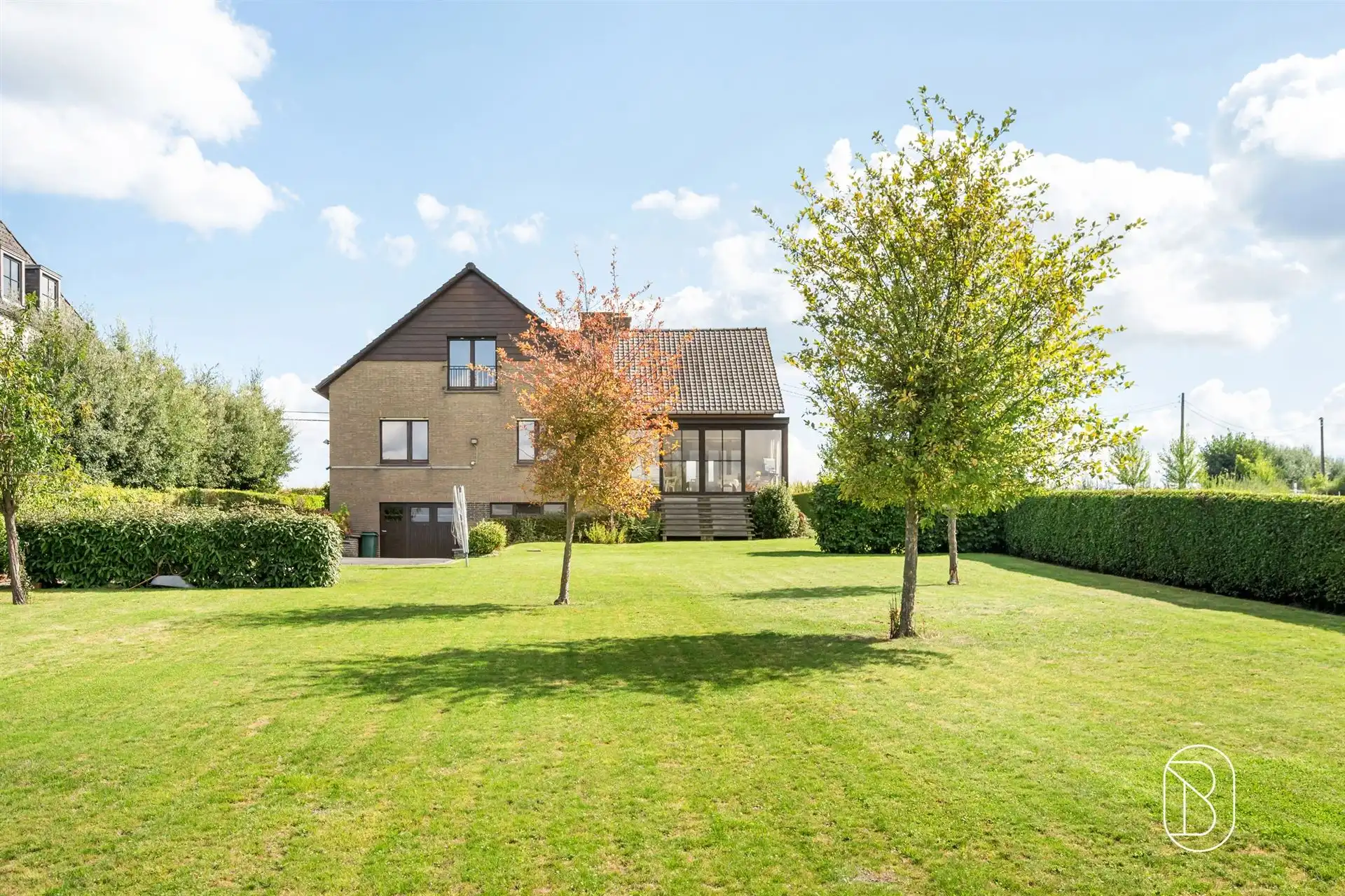 Degelijke villa met prachtig open zicht. foto 26