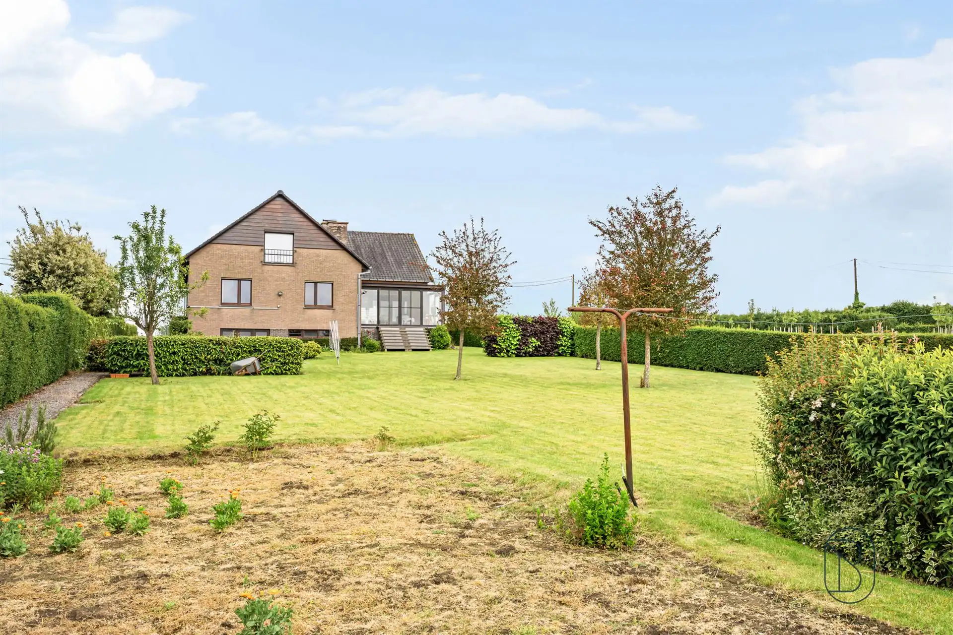 Degelijke villa met prachtig open zicht. foto 26