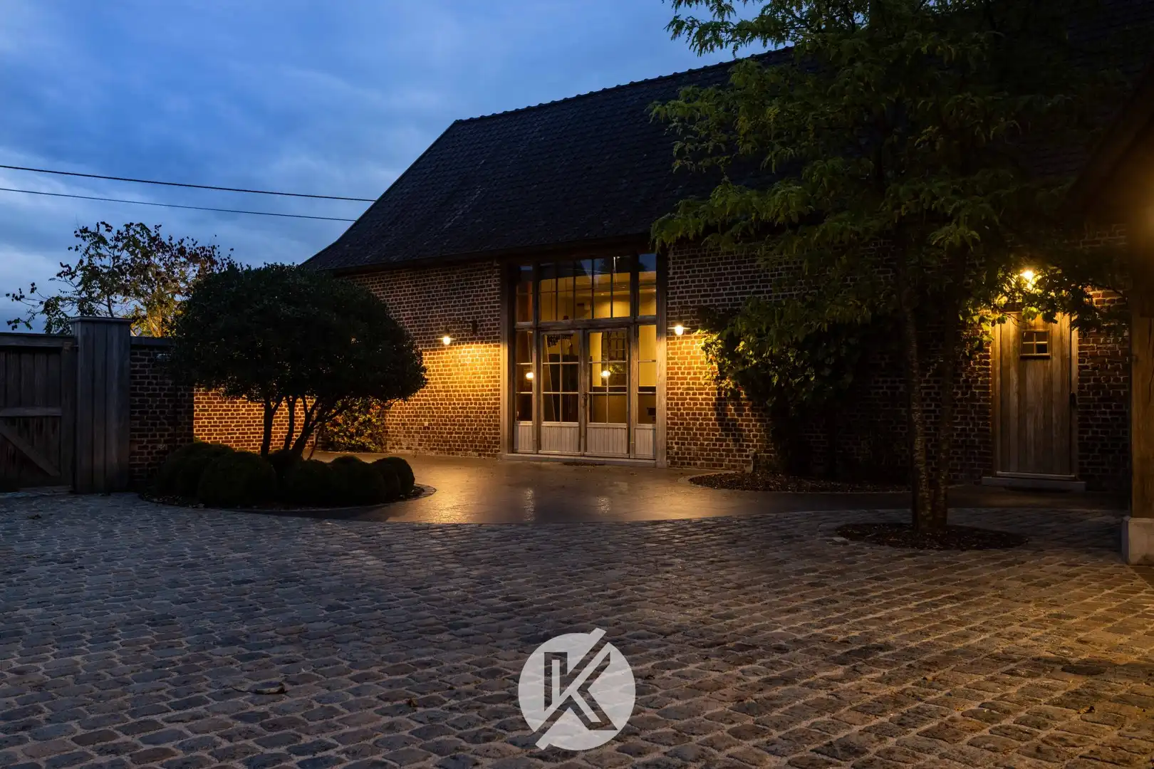 Vierkantshoeve op landelijke locatie foto {{pictureIndex}}