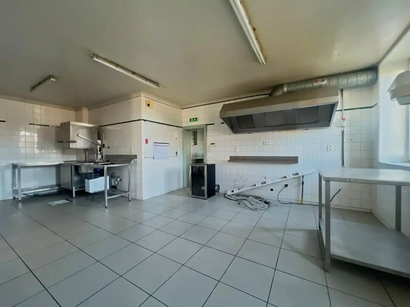 Uniek handelspand (269 m²) op toplocatie +ruime parking! foto 6