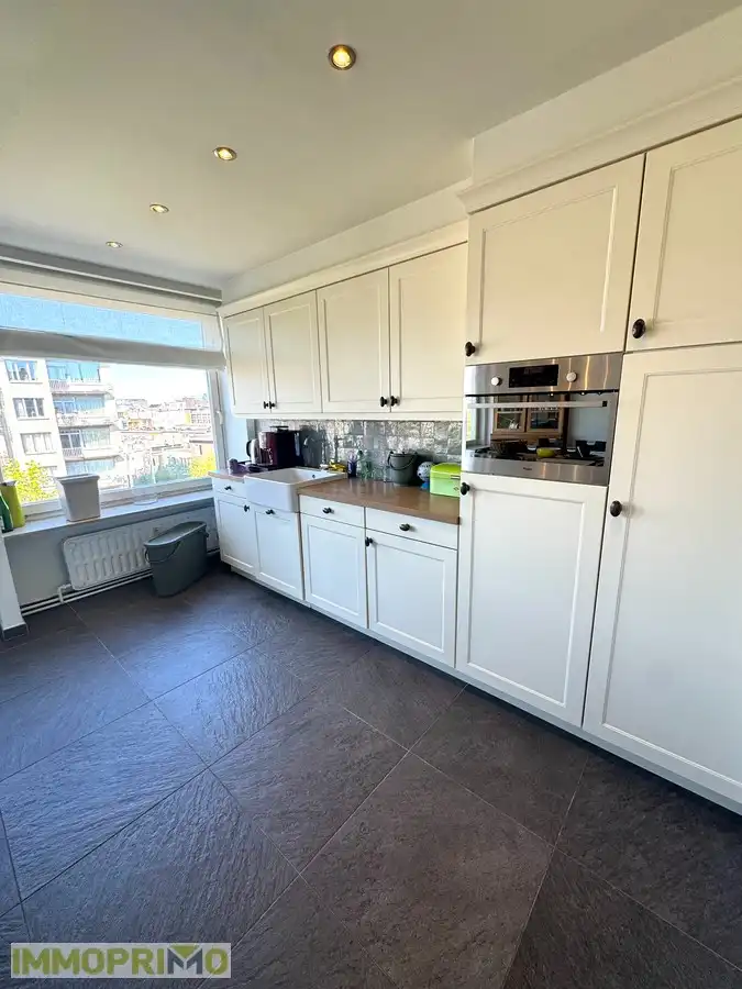 Zeer ruim en lichtrijk appartement te huur foto 3