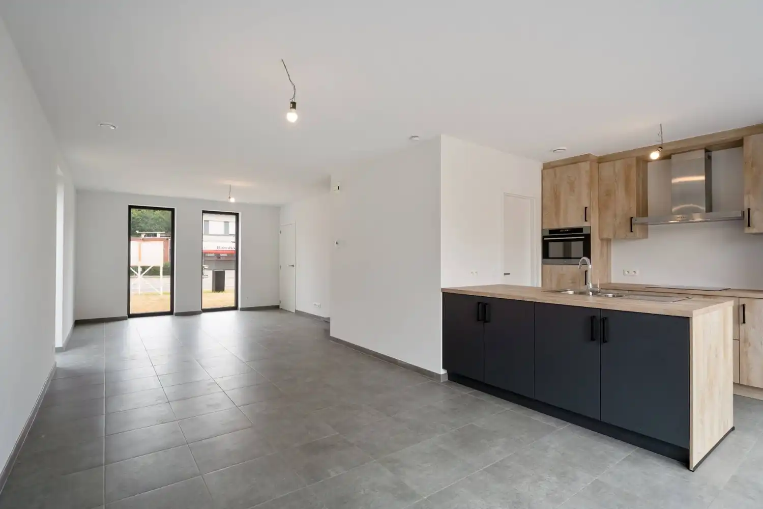 Volledig afgewerkte woning met 3 slaapkamers, tuin en 2 ondergrondse parkeerplaatsen foto 4