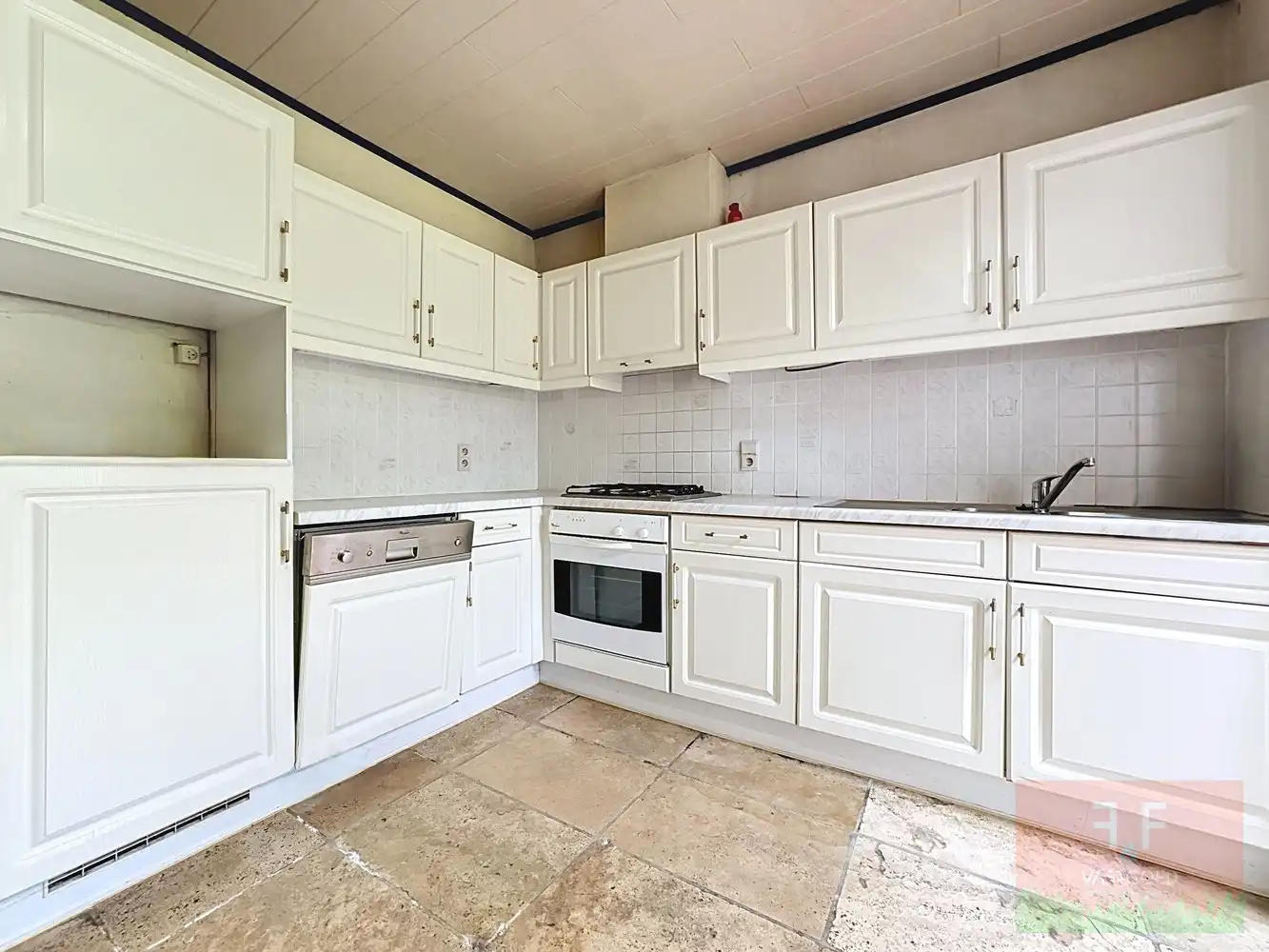 Gezinswoning met 7 slaapkamers, garage en tuin te Aalst foto 8