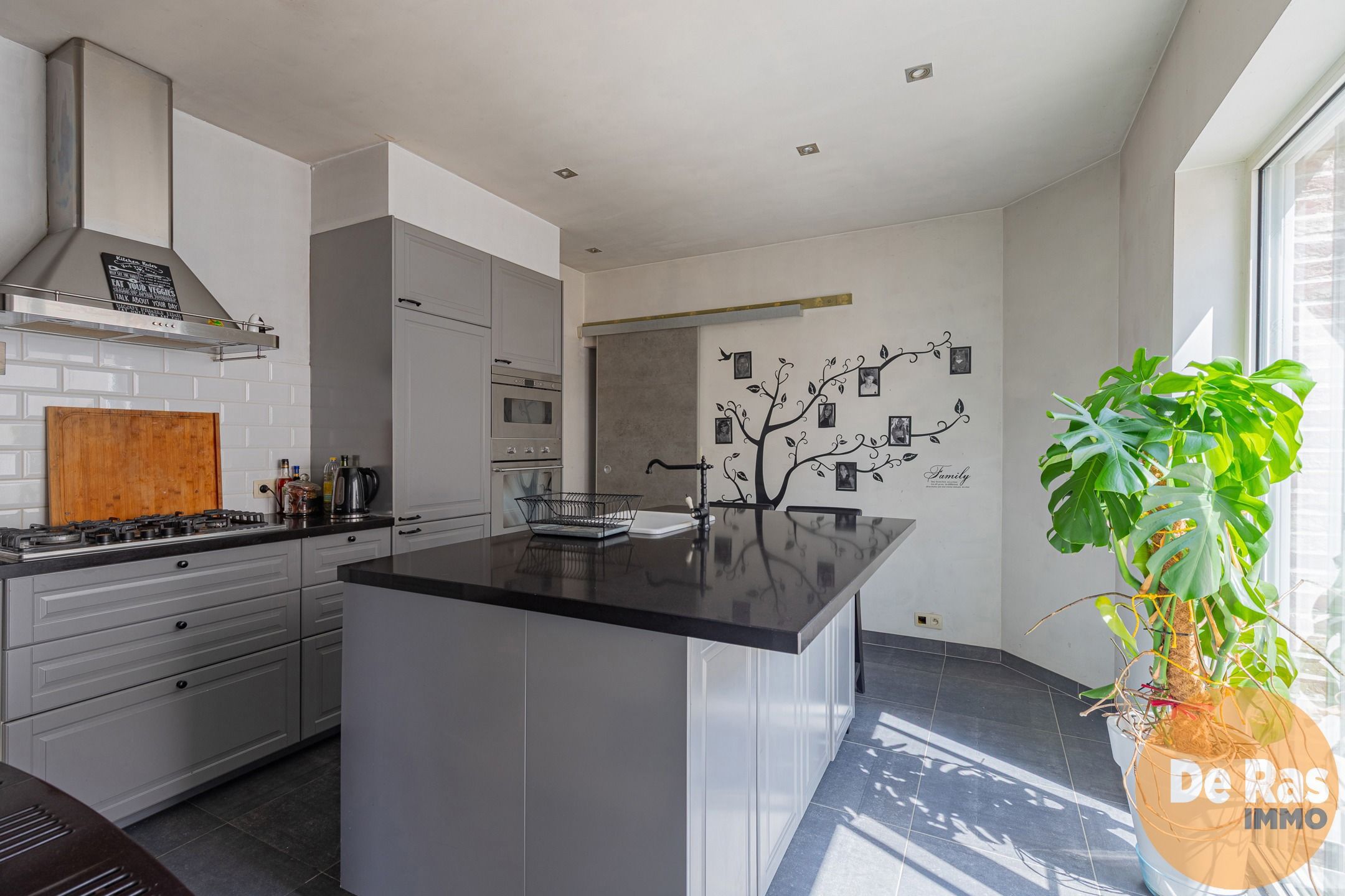 LEDE - Te renoveren woning met 5 kamers en tuin in centrum foto 9