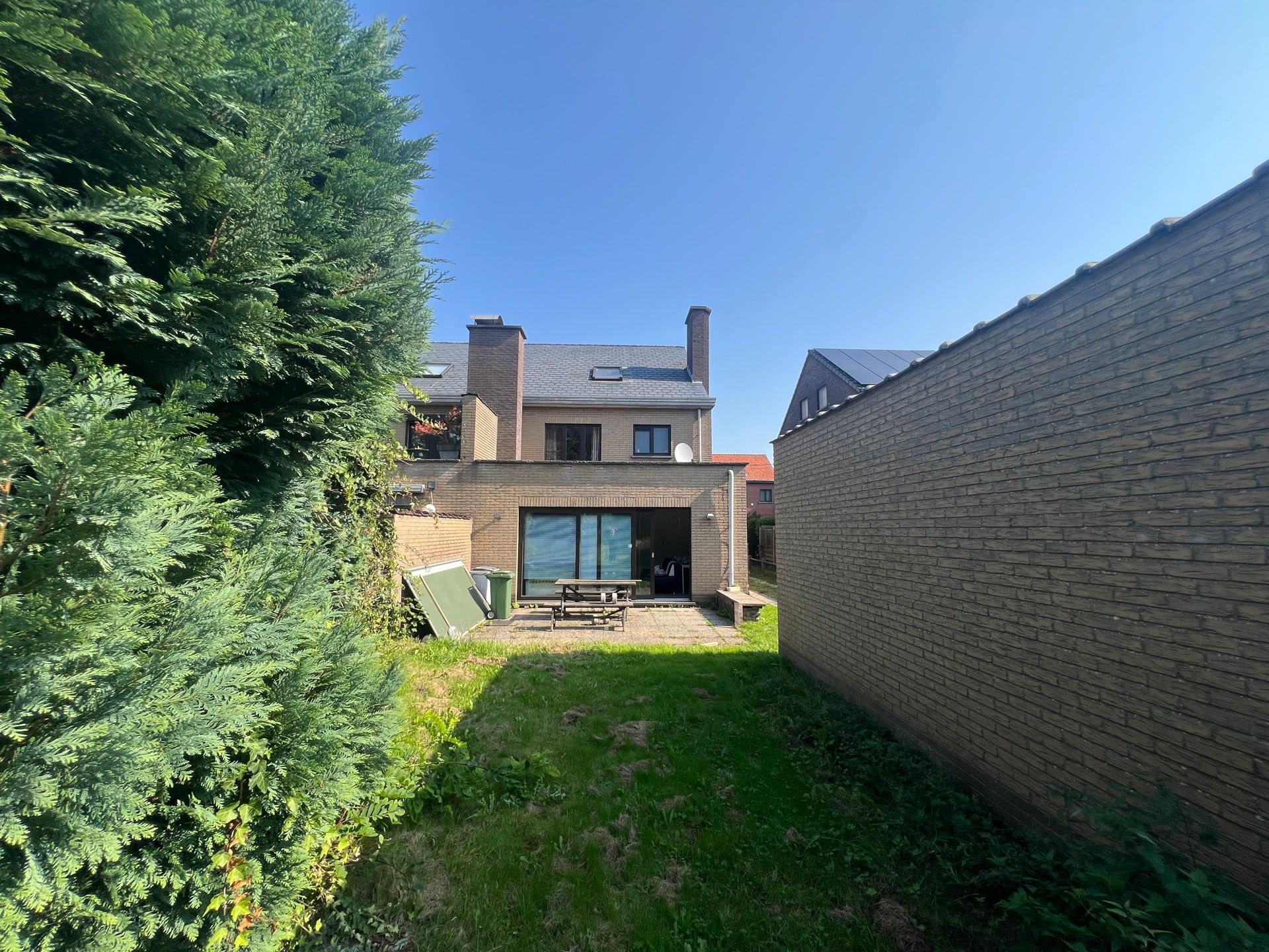 Zeer ruime en praktische driegevelwoning centraal gelegen foto 2