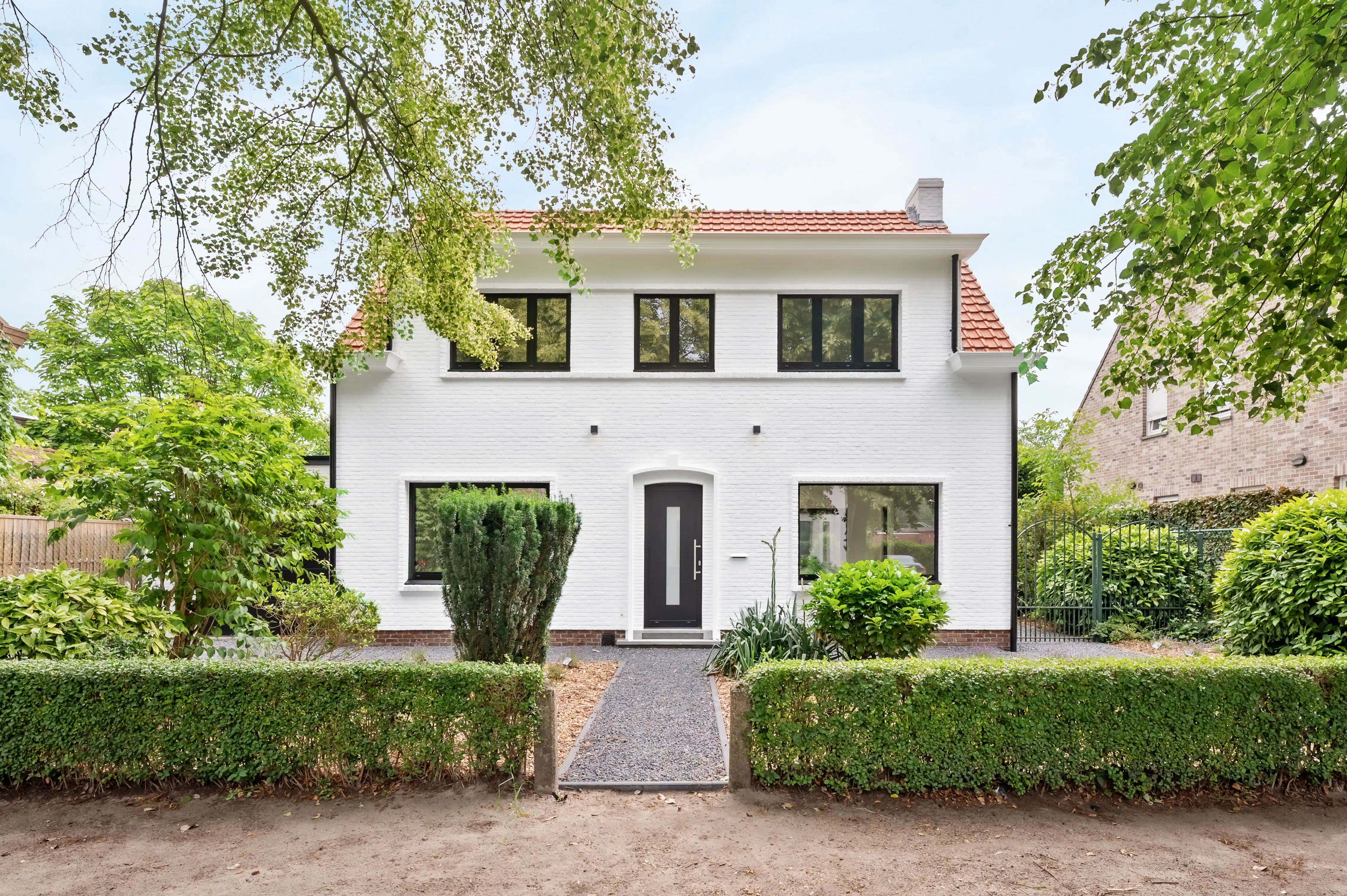 Instapklare woning met 4 slaapkamers en 2 badkamers ! foto 2