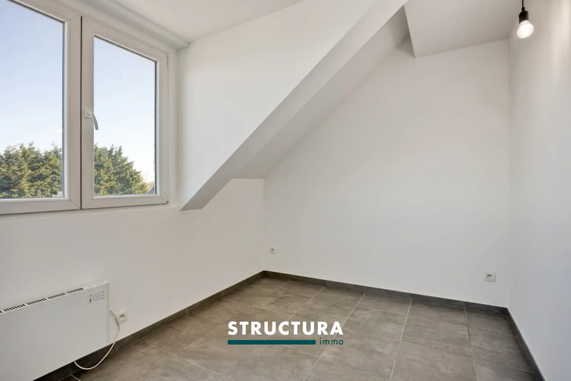 Gerenoveerd appartement op derde verdiep foto 9