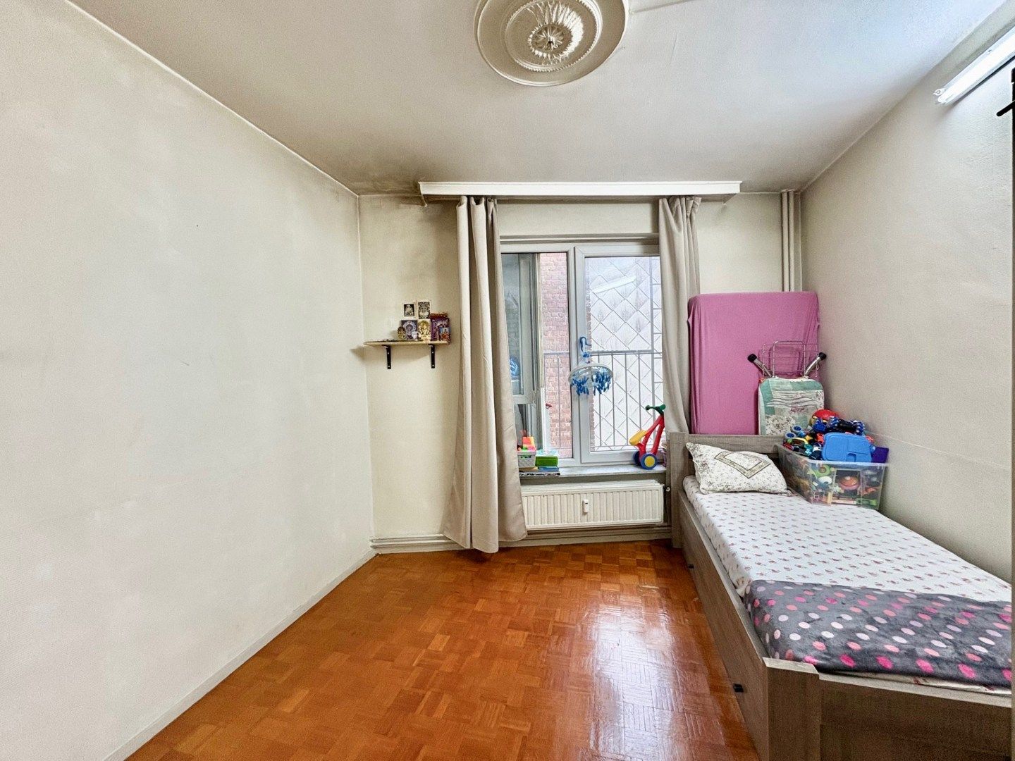 Te renoveren ruim 2-slpk appartement met staanplaats en kelder foto 9