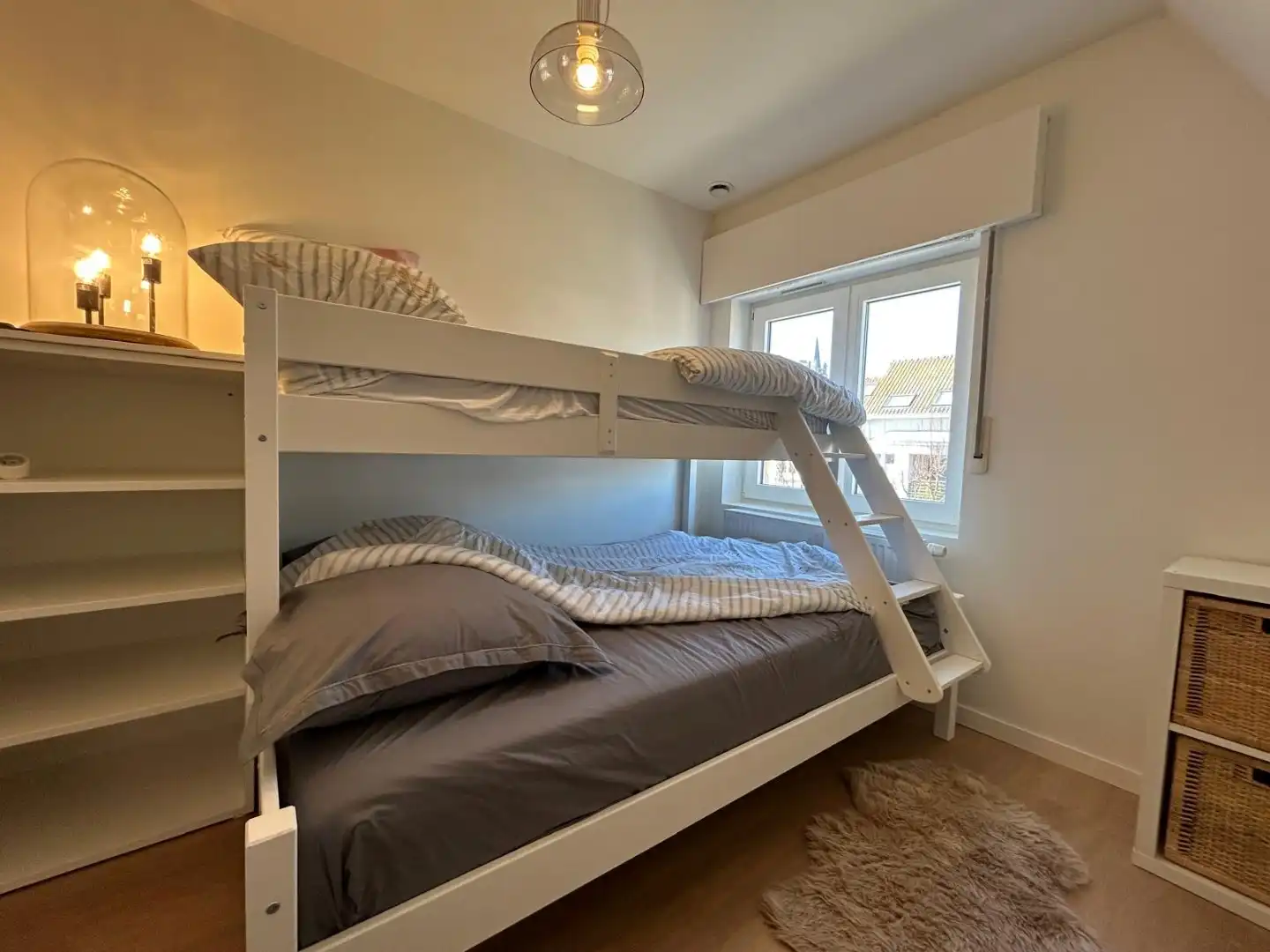 Ruime en gerenoveerde stadswoning met 5 slaapkamers, garage en twee badkamers in hartje Blankenberge foto 13