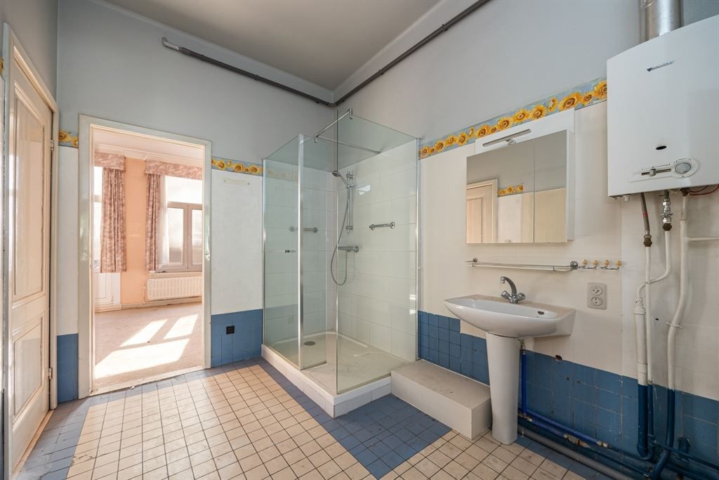 Woning met gigantisch magazijn te renoveren foto 11