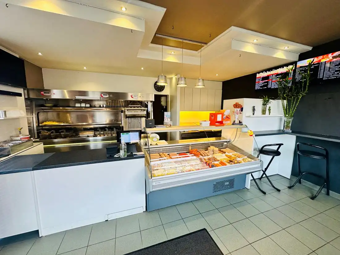 Aantrekkelijke opbrengsteigendom in het hart van Kuringen! foto 3