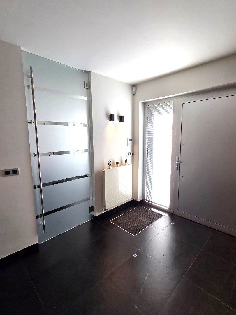 Schitterende villa op 17are 30ca, gelegen op bijna het einde van deze schitterende woonwijk. foto 2