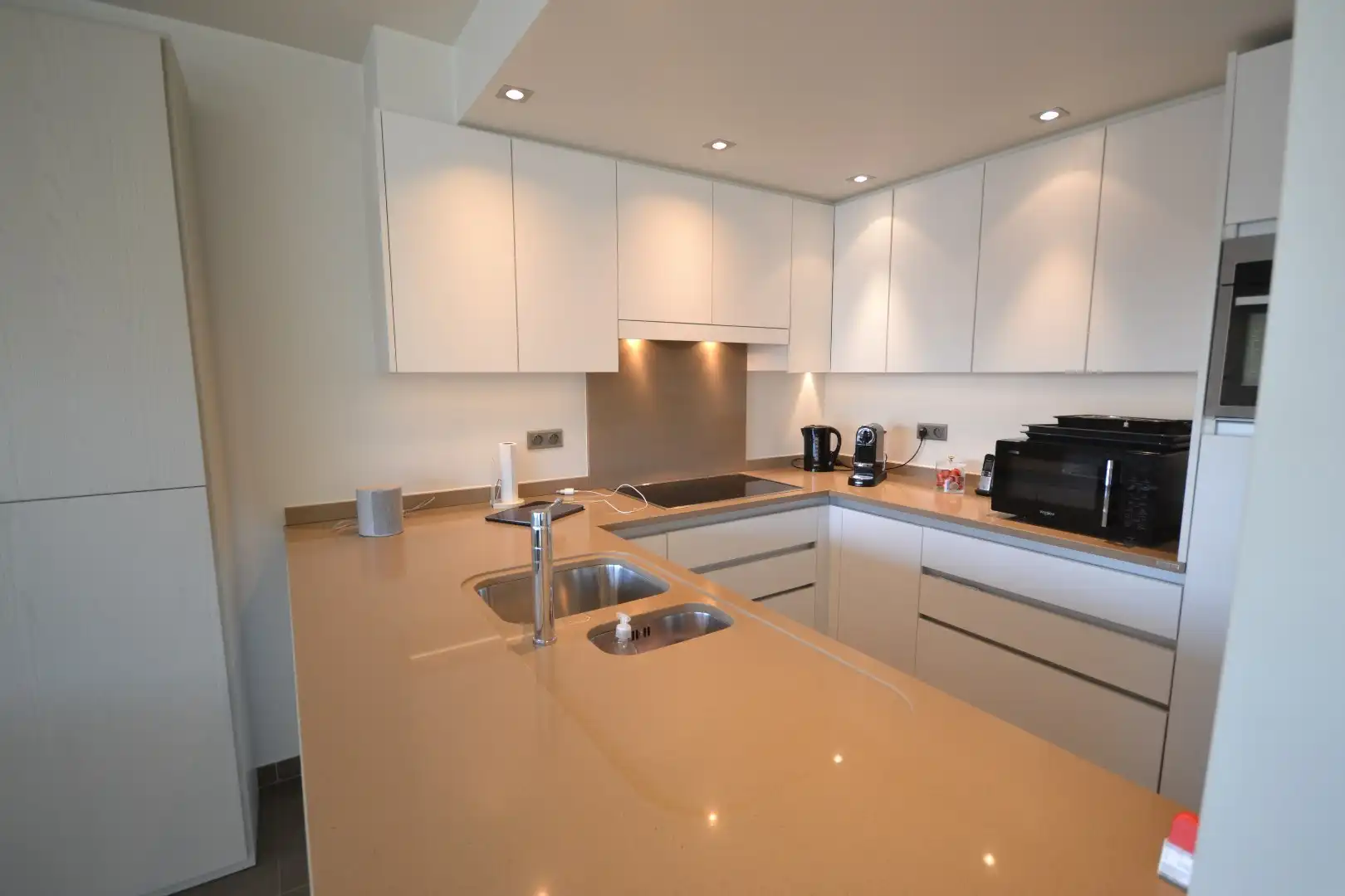 Zonnig luxe appartement met 3 slaapkamers en zeer ruim terras te Oostduinkerke foto 4