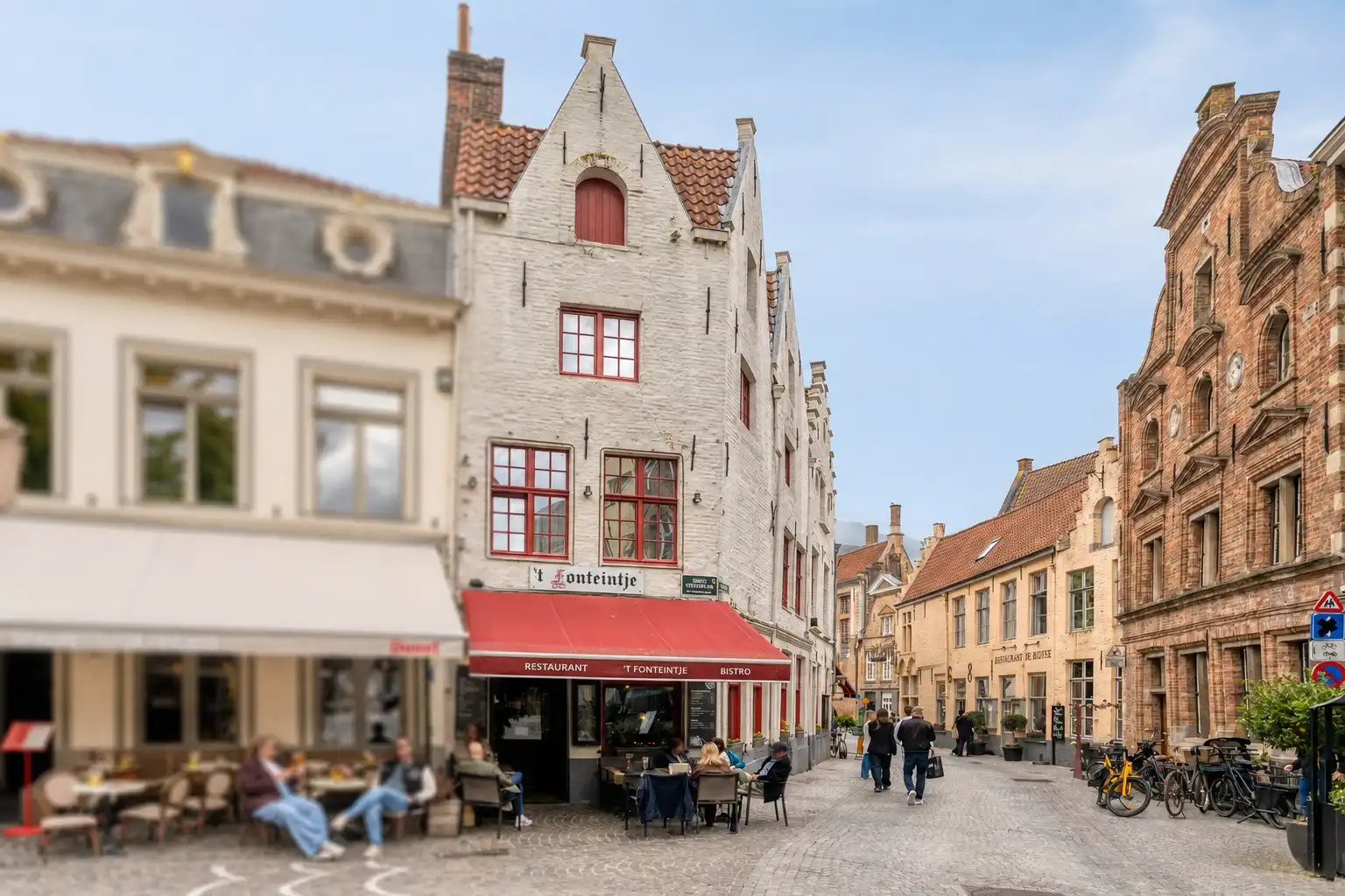 Overname horecazaak - | Topligging Simon Stevinplein Brugge foto {{pictureIndex}}