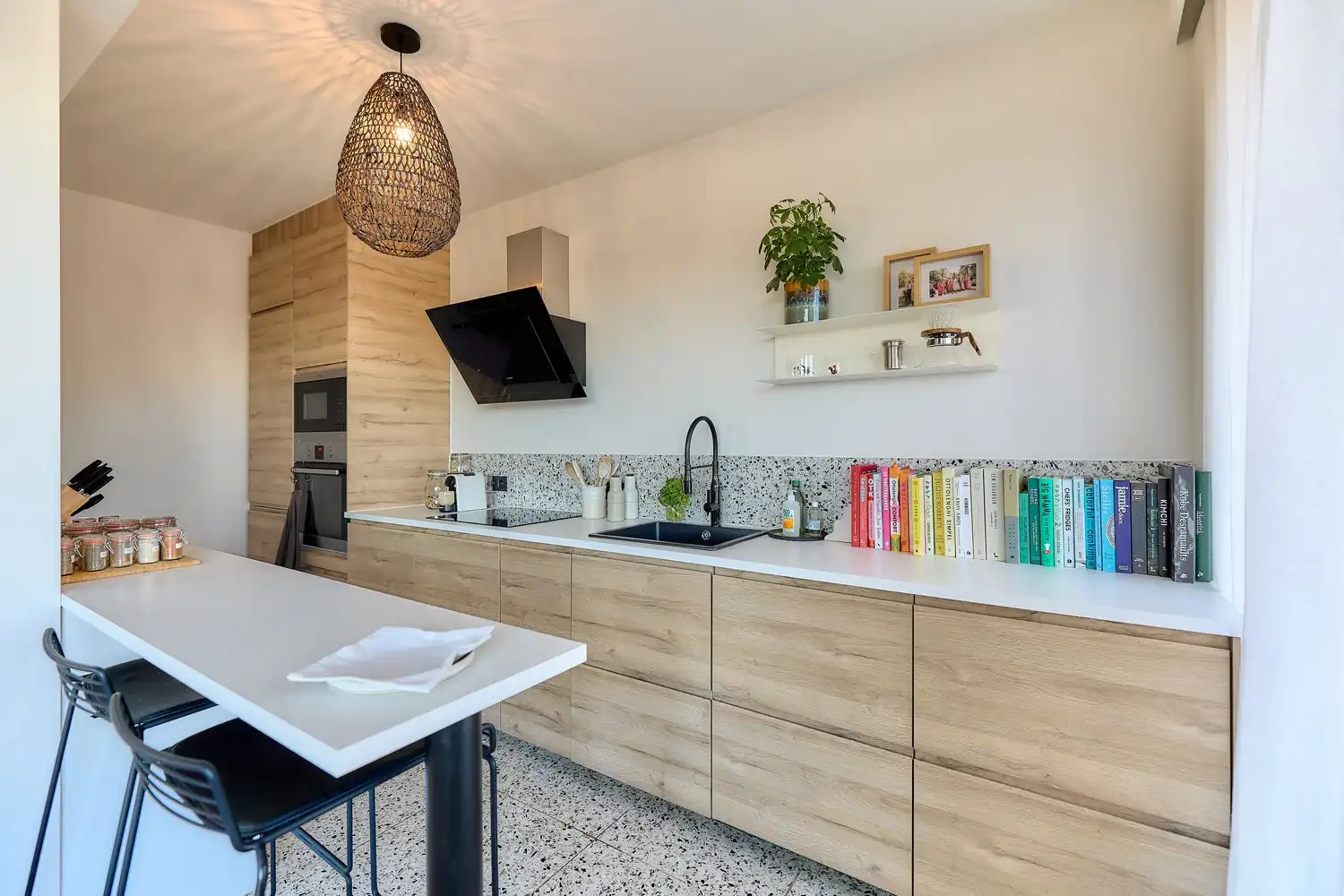 Hoogwaardig gerenoveerd en bijzonder elegant appartement met terras langs de Leie en panoramisch zicht over de stad Gent foto 8
