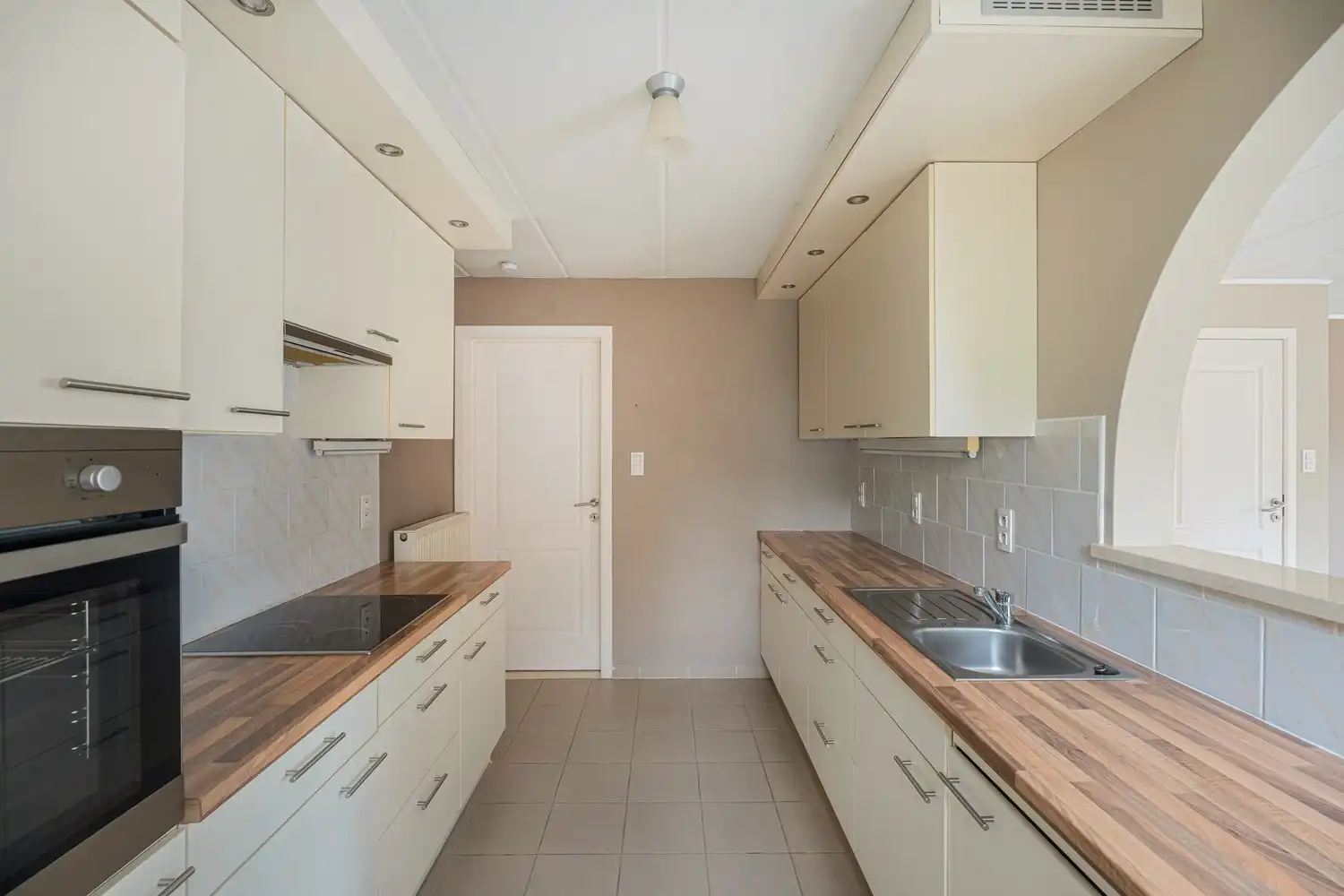 Ruim en veelzijdig appartement met 3 slaapkamers nabij het centrum van Lanaken foto 9