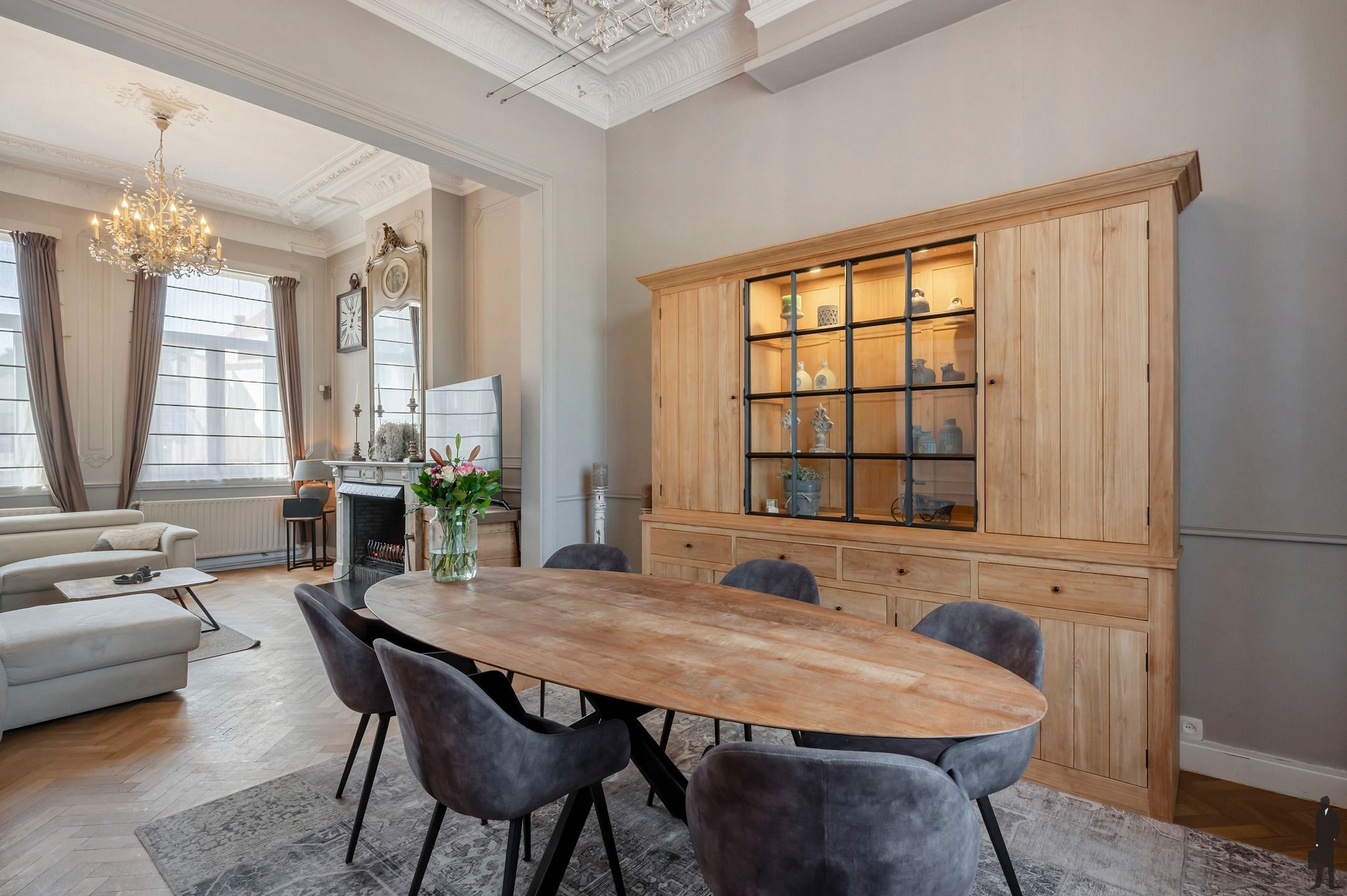 Karaktervol herenhuis met handelsruimte en 6 slaapkamers. foto 6