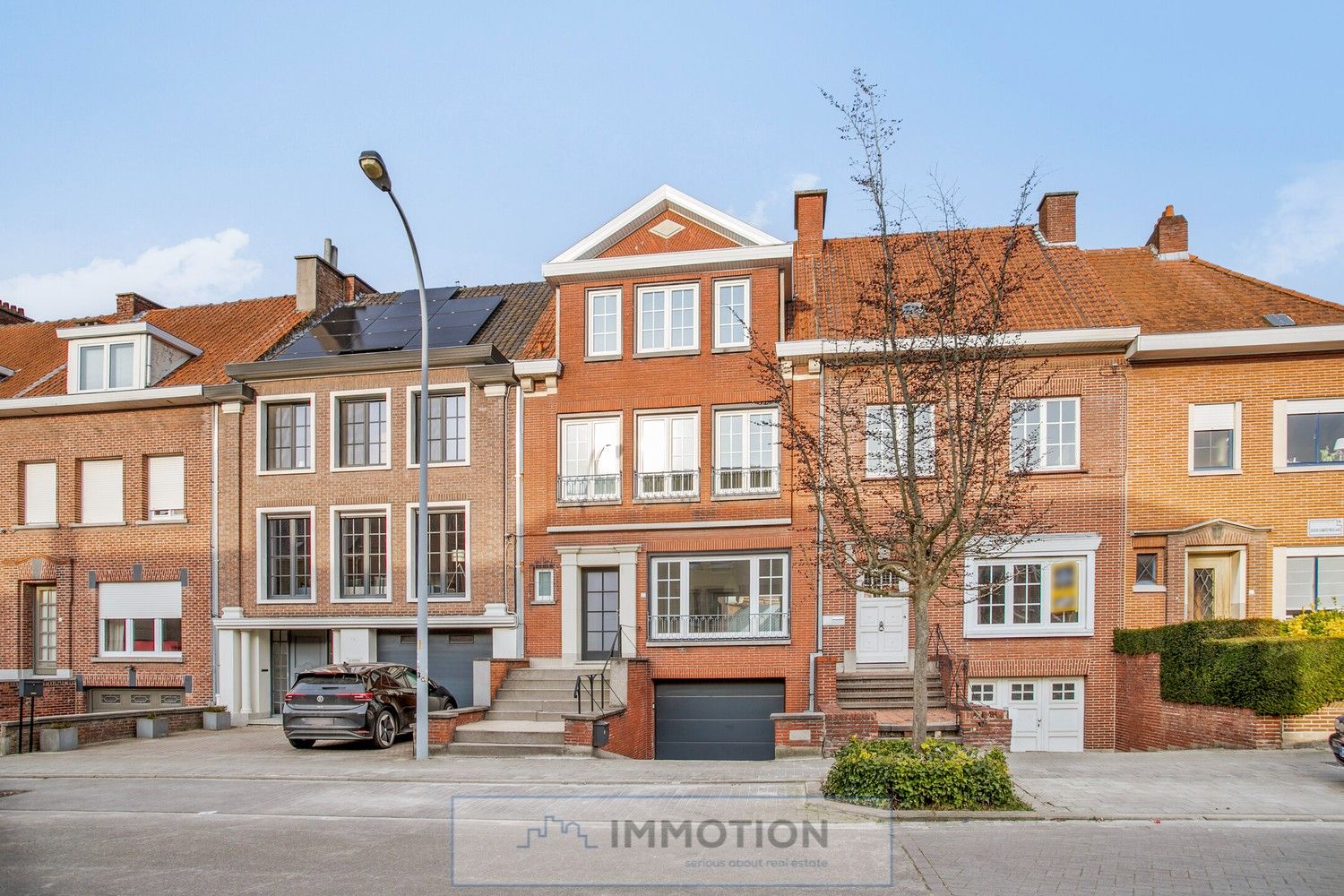 Grote en knappe woning te huur op Sint-Elisabeth - centrum Kortrijk foto {{pictureIndex}}