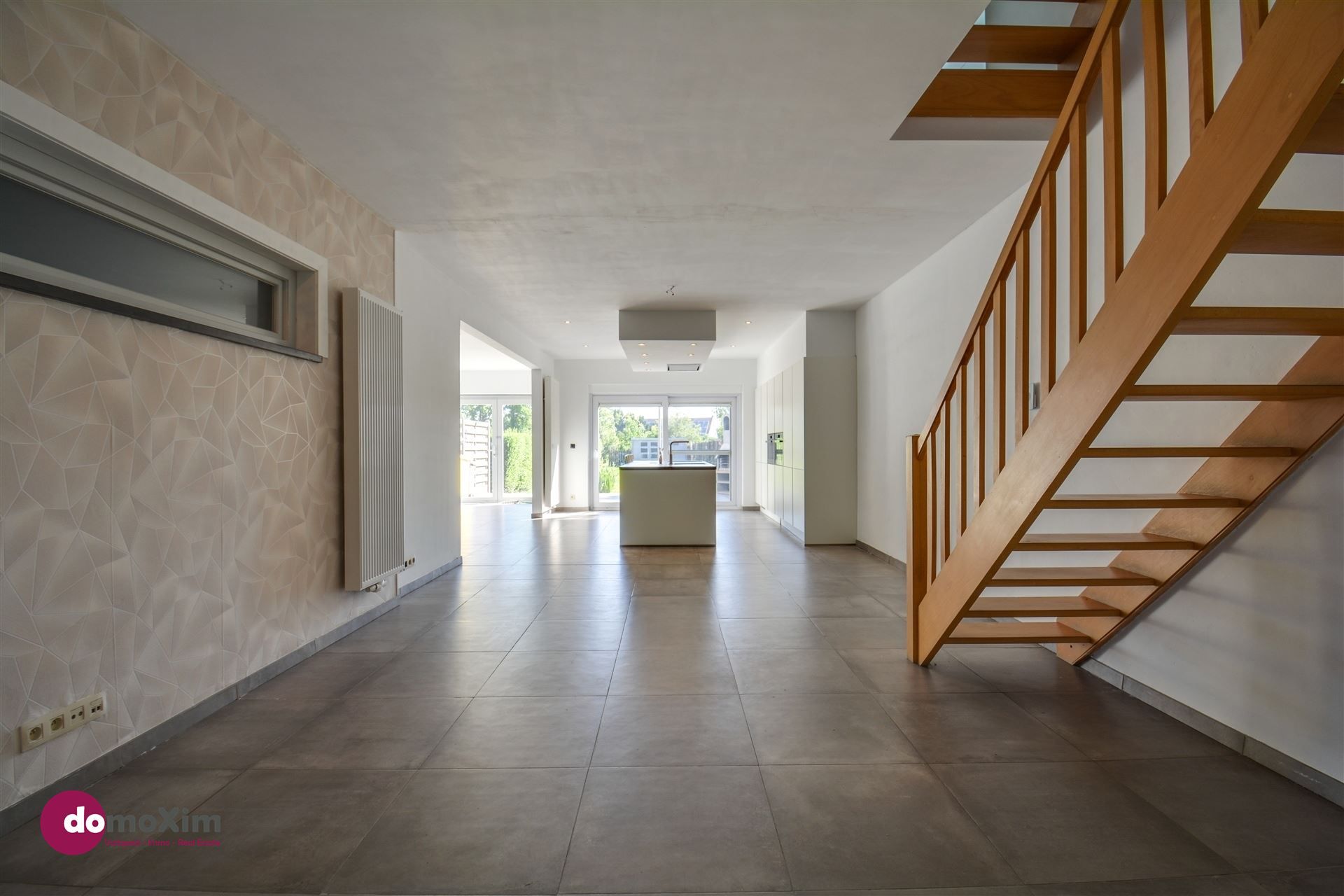 Centraal gelegen, ruime woning met tuin, garage én potentieel foto 4