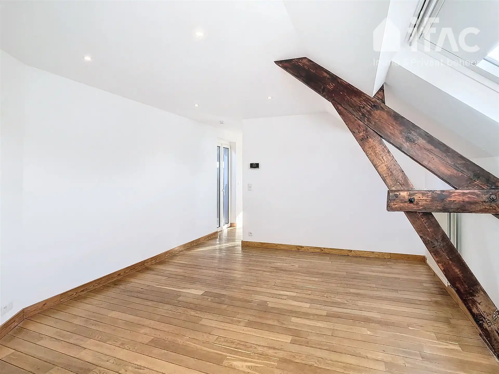 Goed gelegen en volledig gerenoveerd appartement foto 3
