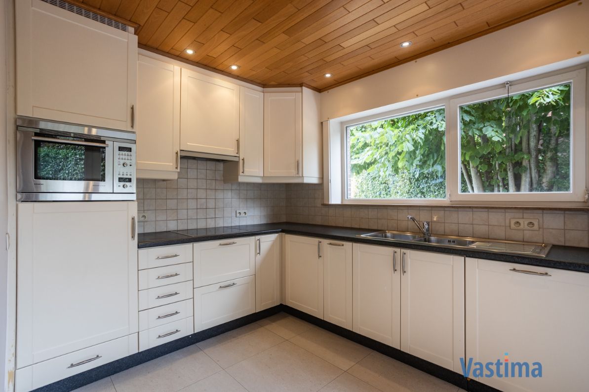 Lichtrijke villa met royale tuin vlak bij natuur & stadsleven foto 12