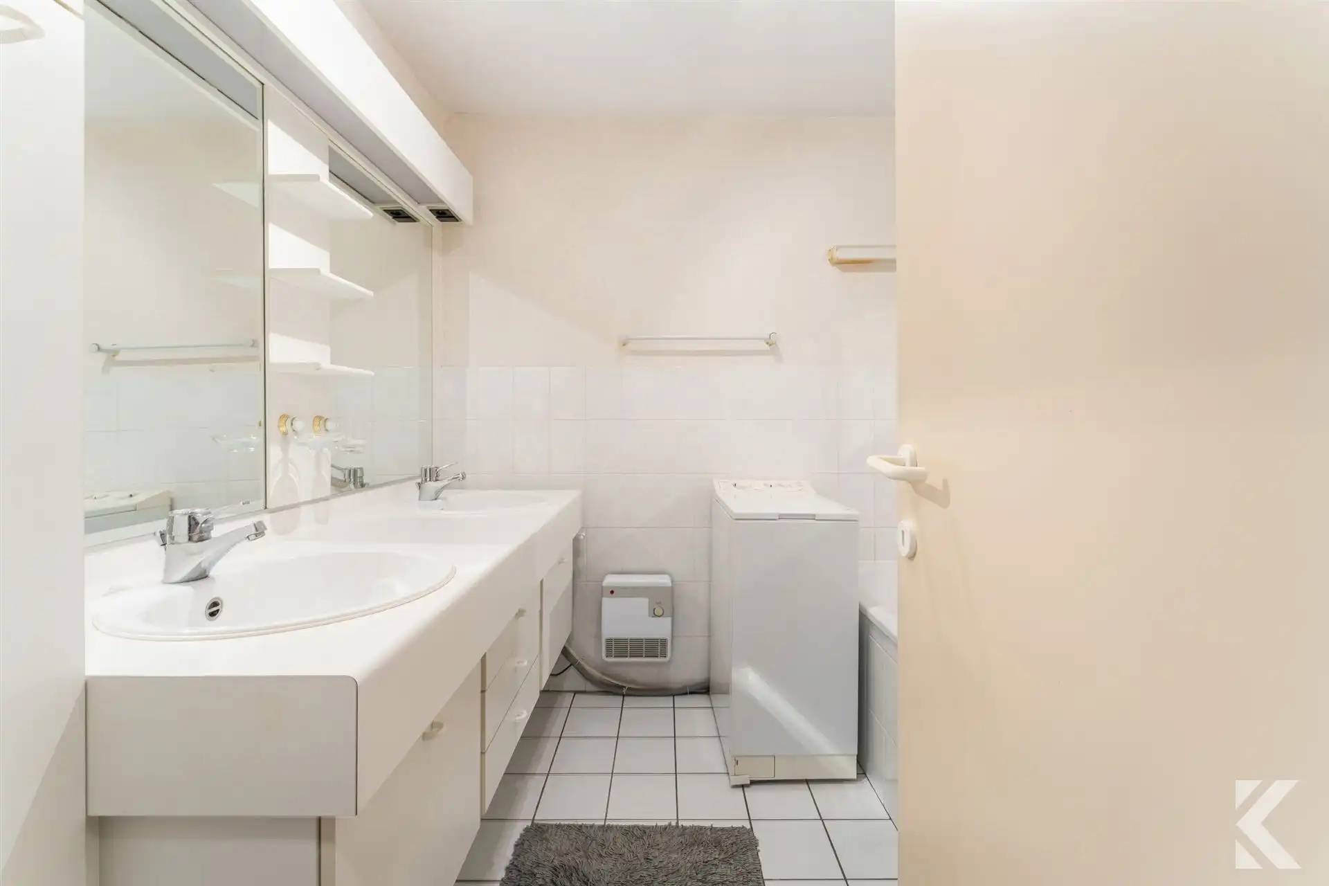 Instapklaar 2-slaapkamer app. met zijdelings zeezicht foto 14