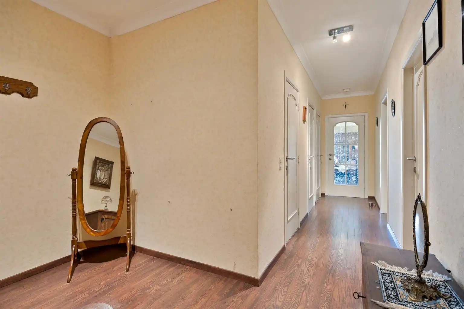 Zeer ruim 2 (+1)-slaapkamer appartement met overdekt terras, ondergrondse garagebox en aparte berging gelegen op wandelafstand van het centrum van Maaseik.  foto 12