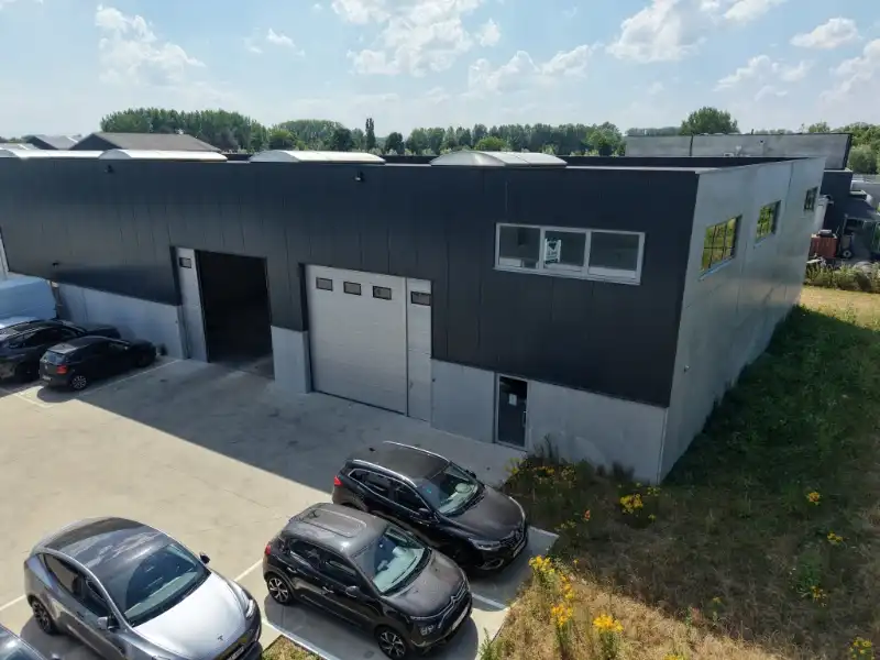 Magazijn van 288 m² +  mezzanine 160 m² en 2 parkeerplaatsen + buitenopslag foto 2