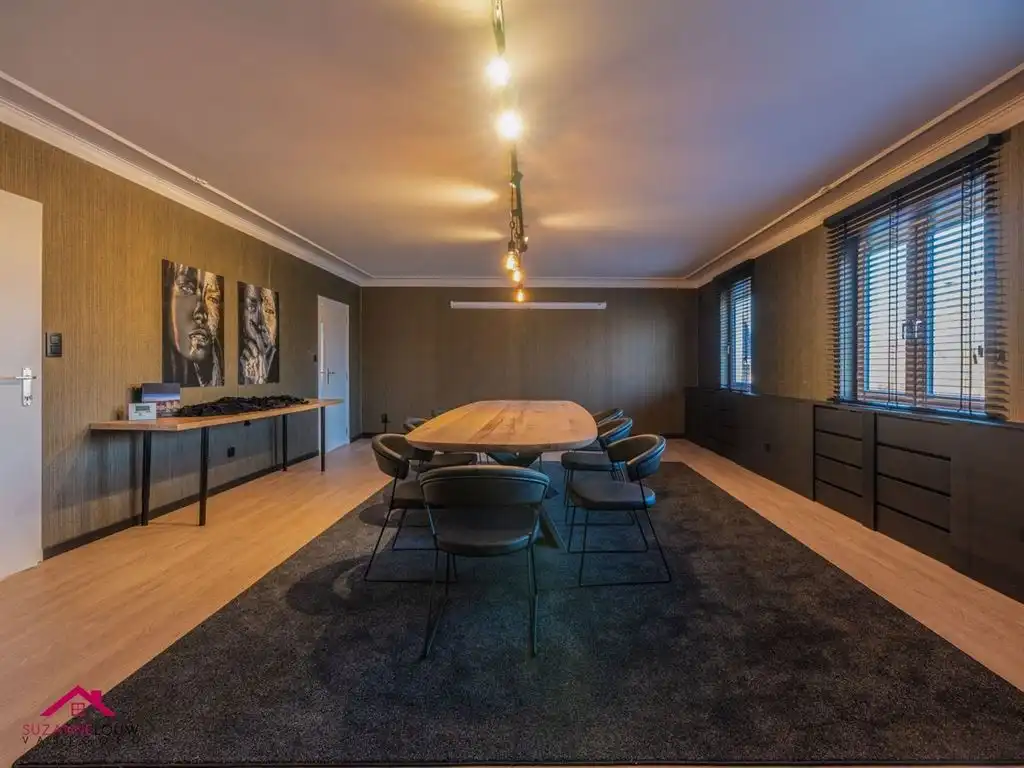 Zeer ruim appartement met 3 slaapkamers foto 12