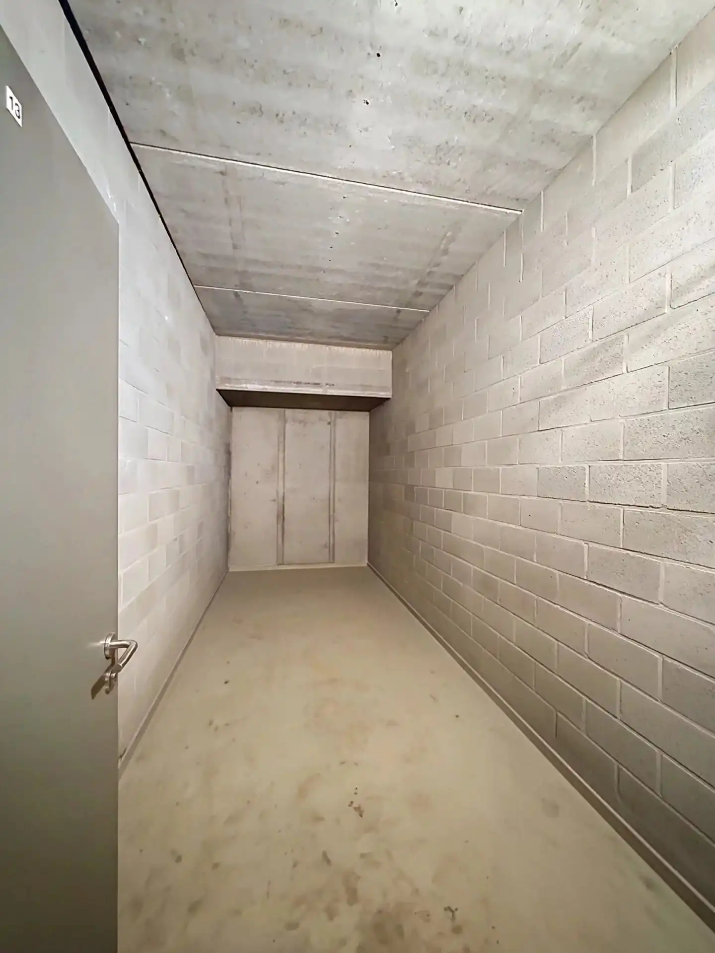 Modern appartement met 2 slaapkamers, terras en 2 ondergrondse staanplaatsen. foto 17