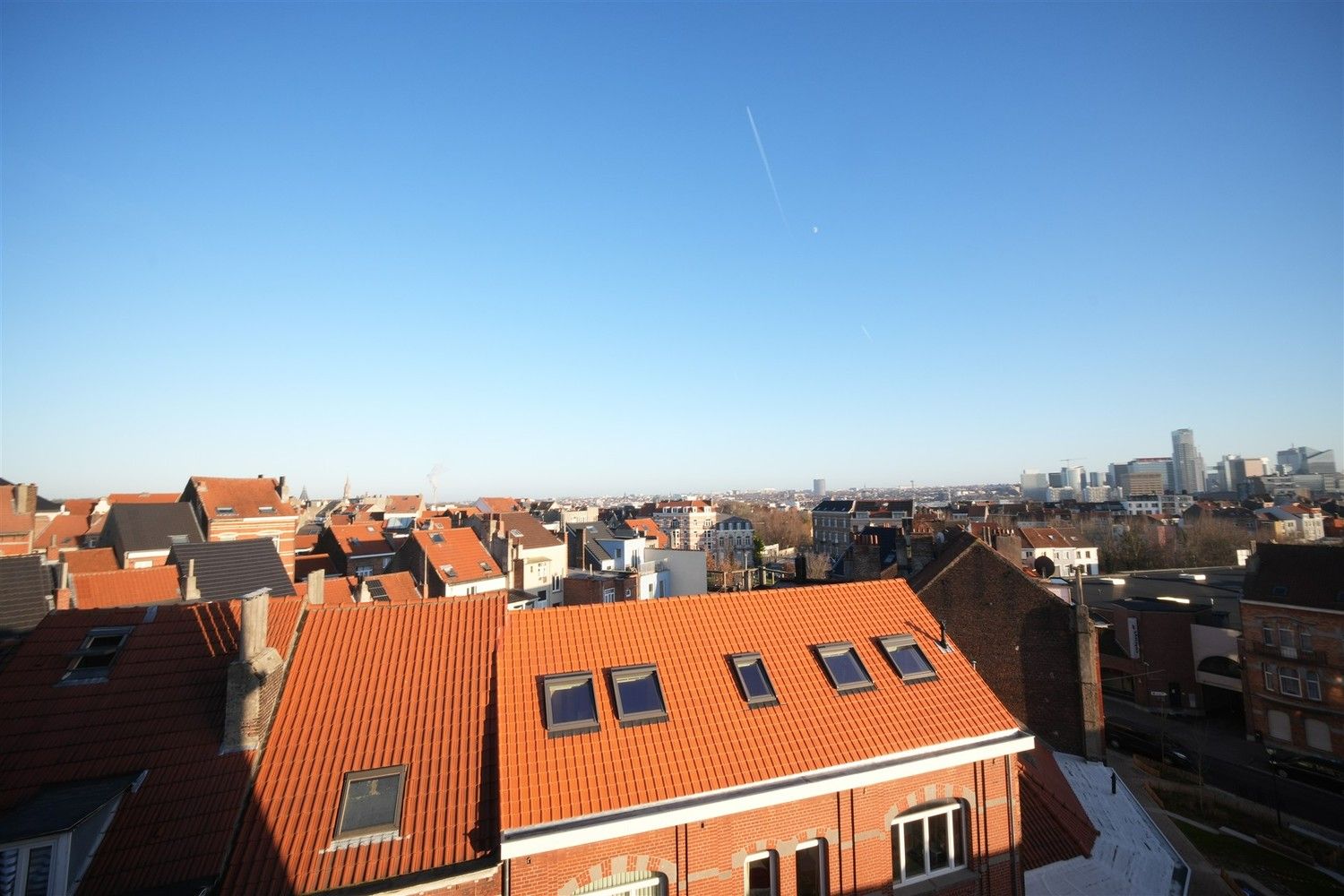 Instapklaar appartement met terras in Jette foto 25