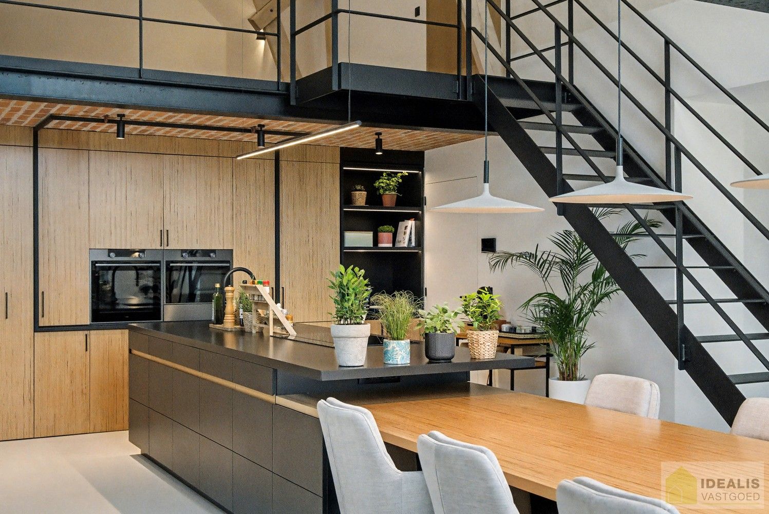 IDEALIS VASTGOED - EEN BIJZONDER HUIS, EEN BIJZONDERE LOCATIE, EEN UNIEKE KANS OM TE WONEN IN EEN AUTHENTIEK LANDHUIS MET EEN PRACHTIGE INRICHTING EN EEN HOOGWAARDDIGE AFWERKINGSGRAAD! foto 26