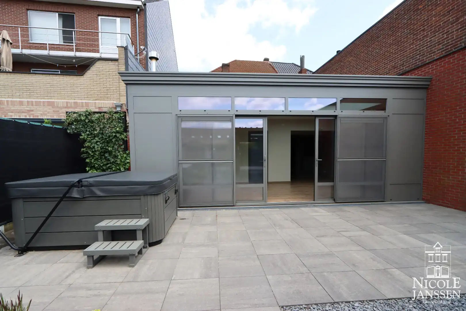 Toffe instapklare en ruim ingedeelde woning met leuk tuintje en carport foto 27