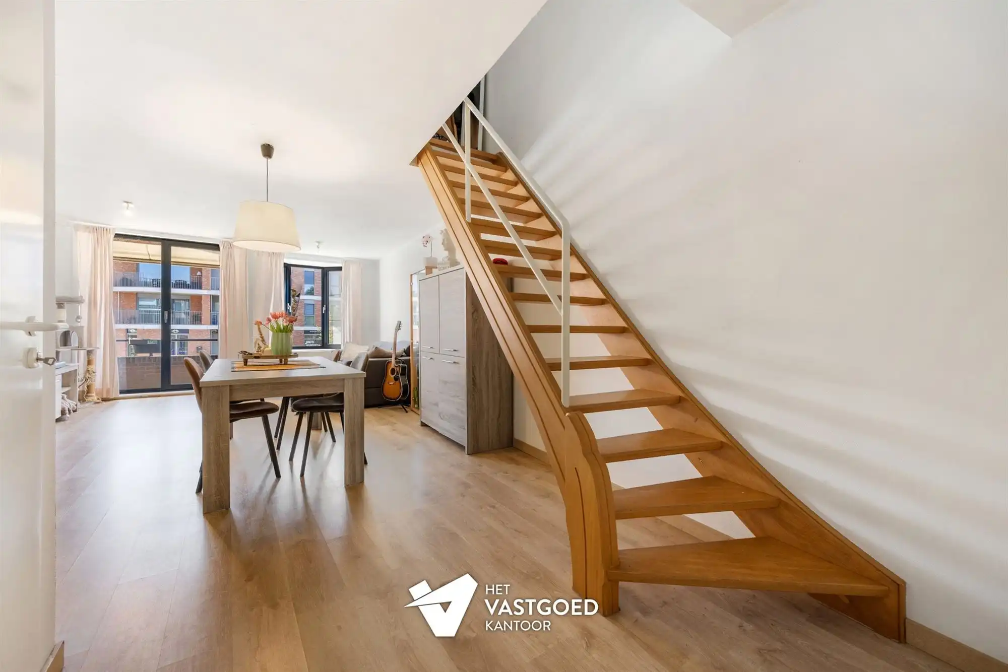 CENTRAAL GELEGEN, INSTAPKLARE BEL-ÉTAGEWONING foto 9